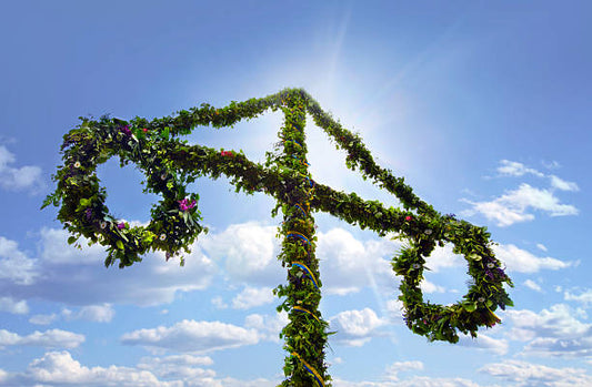 Glad Midsommar önskar vi på Buyn!