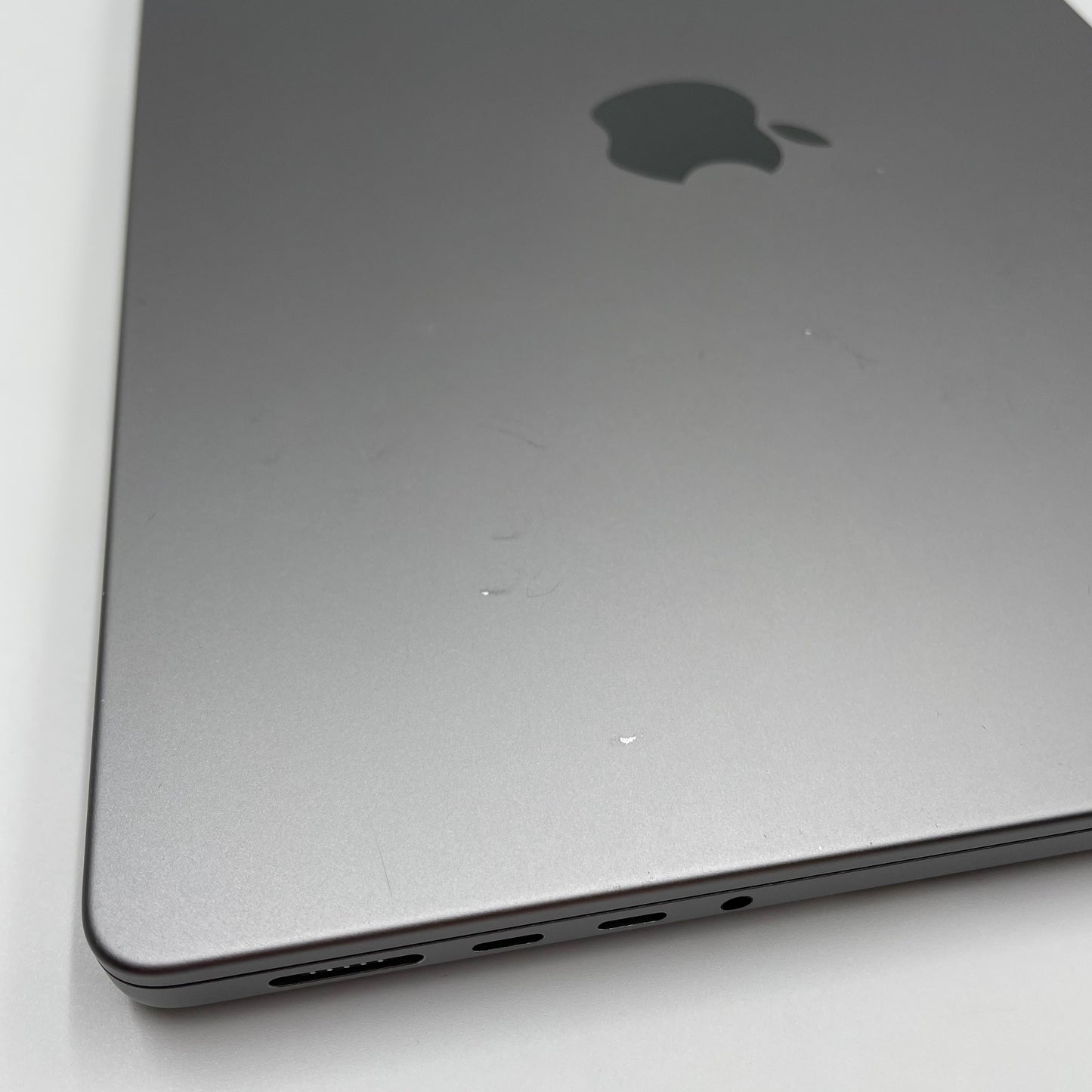 Begagnad MacBook Pro 14" 2021 - M1 Pro - 16GB - 512GB - Rymdgrå