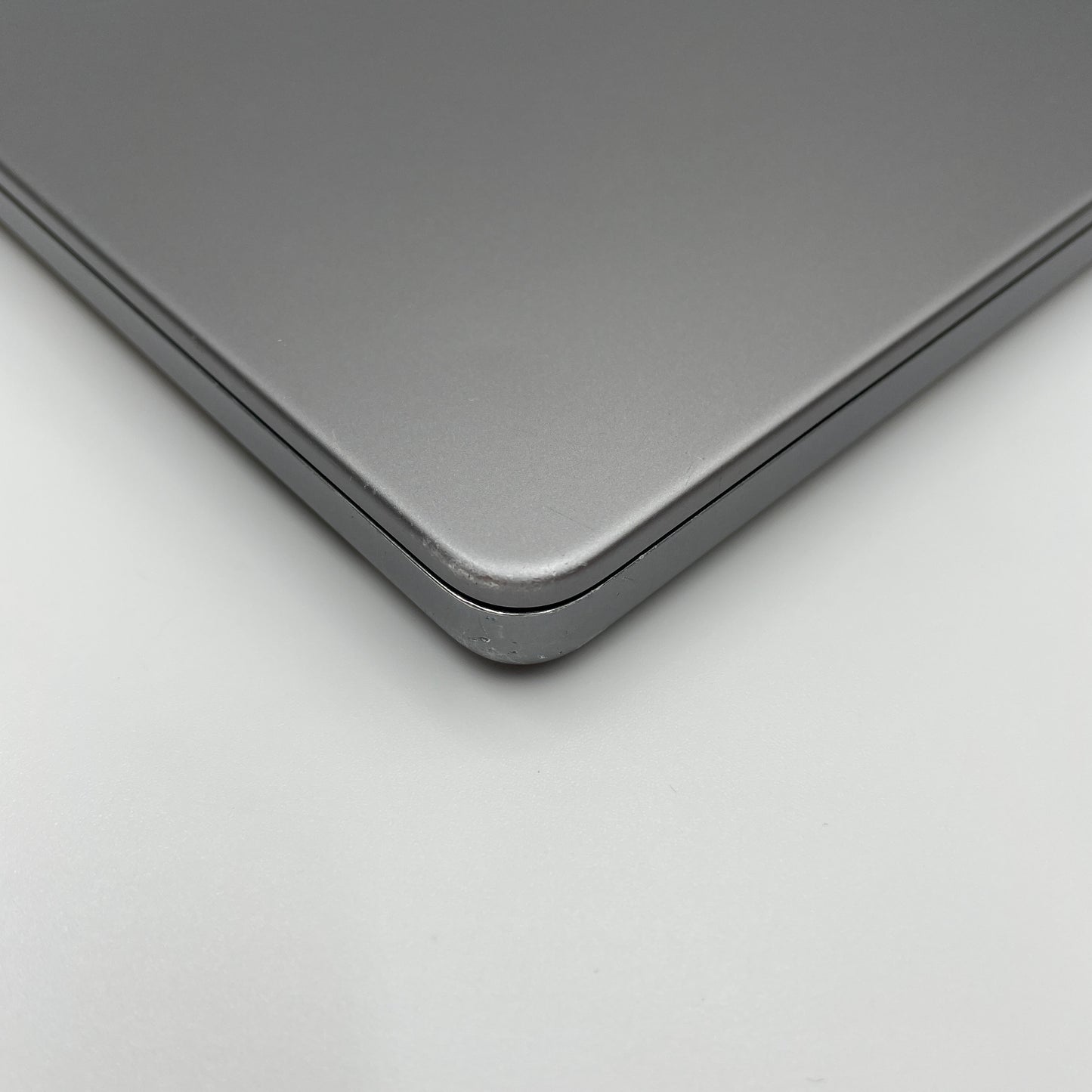 Begagnad MacBook Pro 14" 2021 - M1 Pro - 32GB - 1TB - Rymdgrå