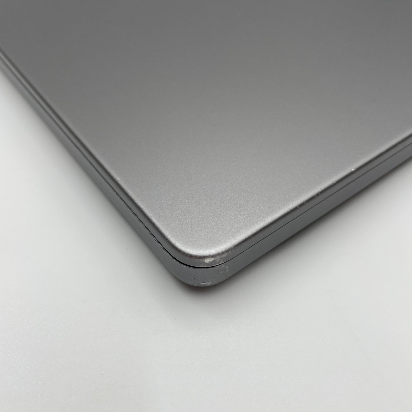 Begagnad MacBook Pro 14" 2021 - M1 Pro - 32GB - 1TB - Rymdgrå