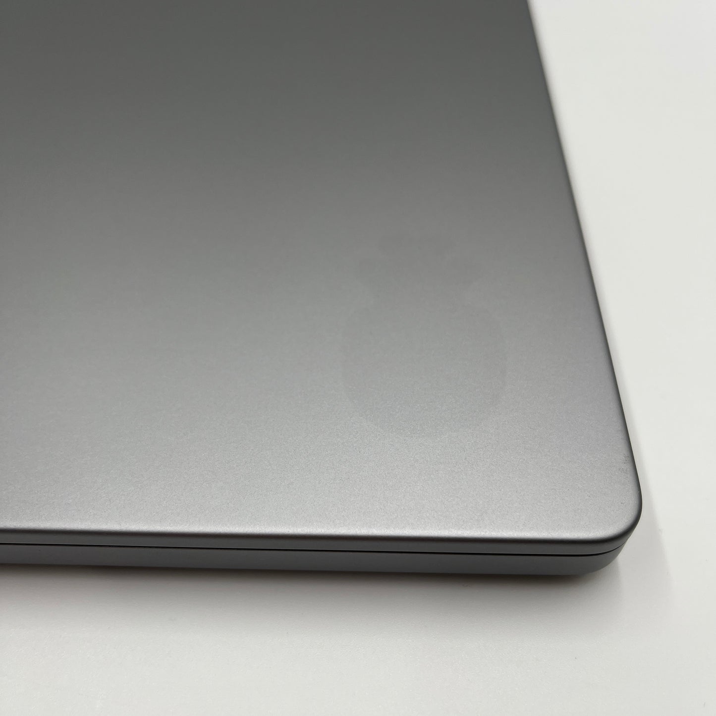 Begagnad MacBook Pro 16" 2021 - M1 Pro - 32GB - 1TB - Rymdgrå