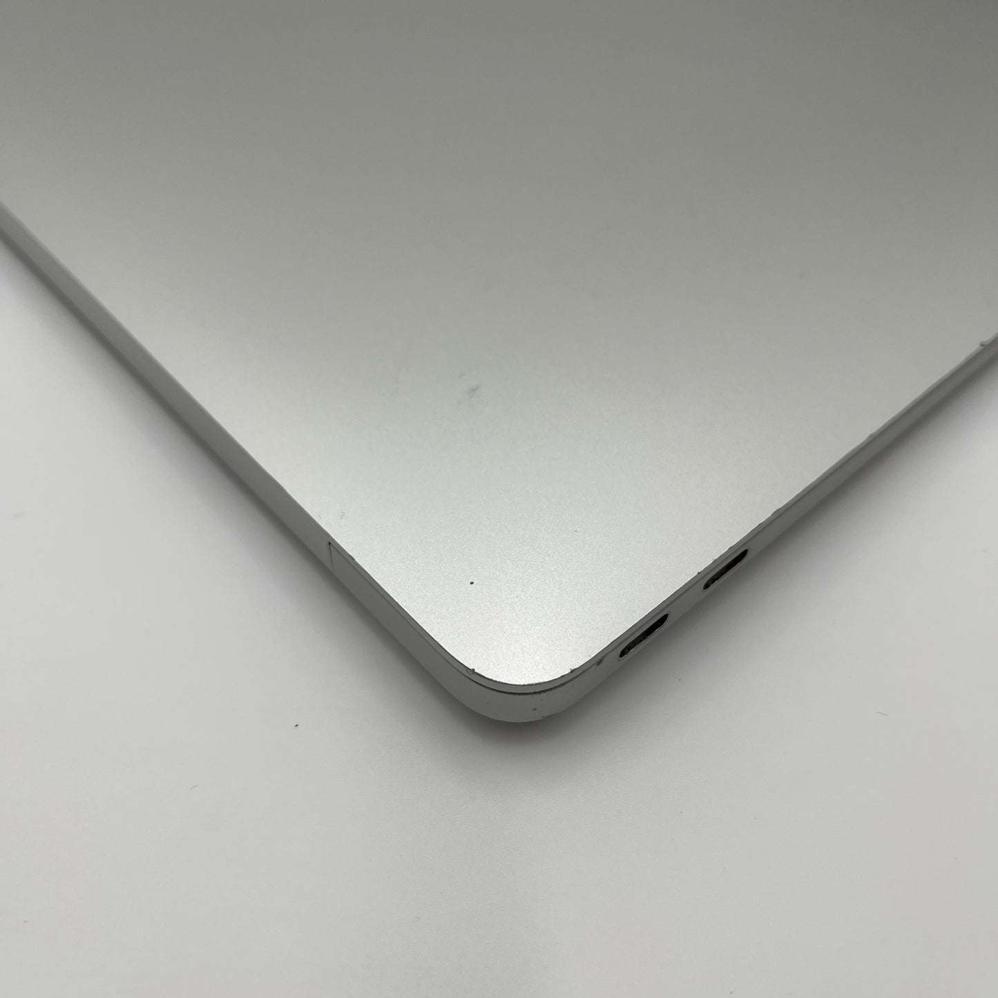 Begagnad MacBook Air 13" M1 2020 - 16GB - 256GB - Silver