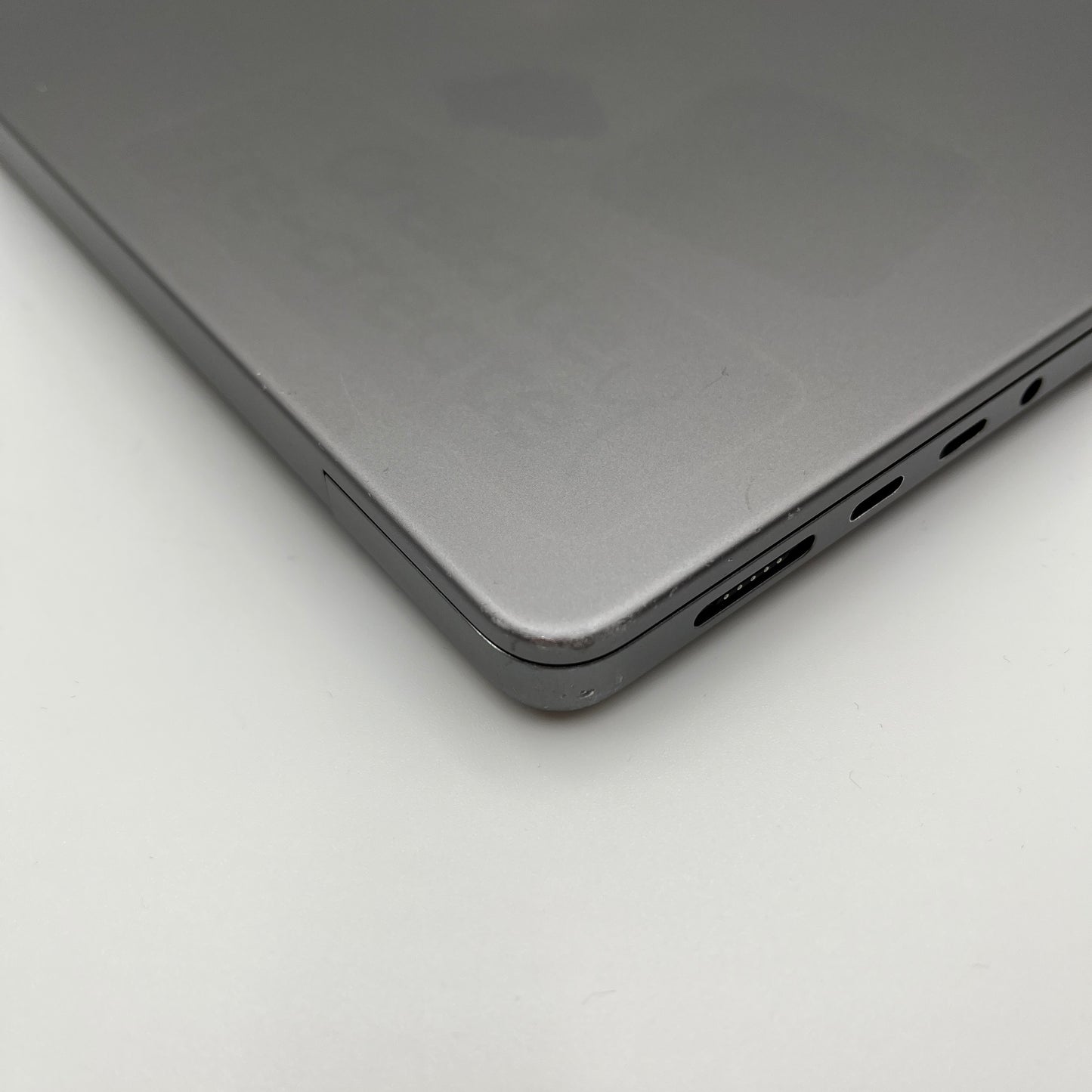 Begagnad MacBook Pro 14" 2021 - M1 Pro - 32GB - 1TB - Rymdgrå