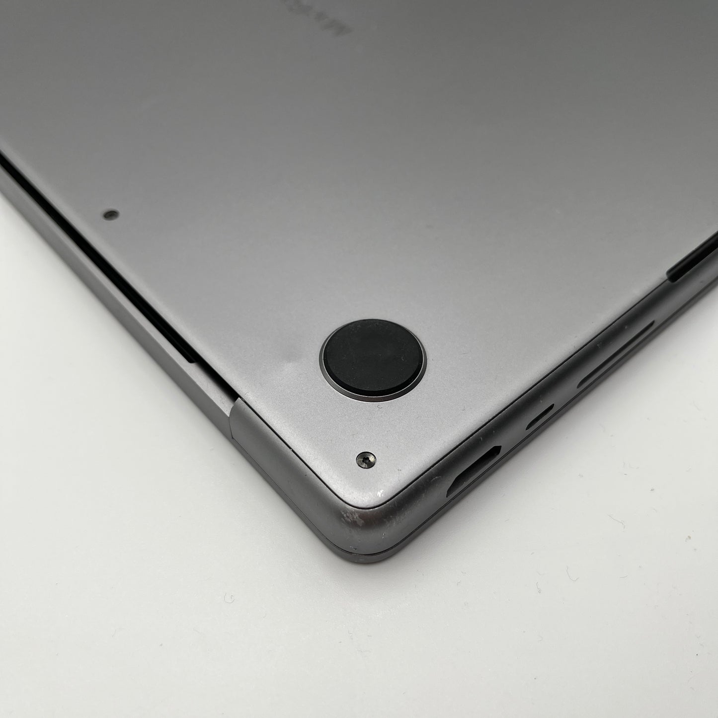 Begagnad MacBook Pro 14" 2021 - M1 Pro - 32GB - 1TB - Rymdgrå