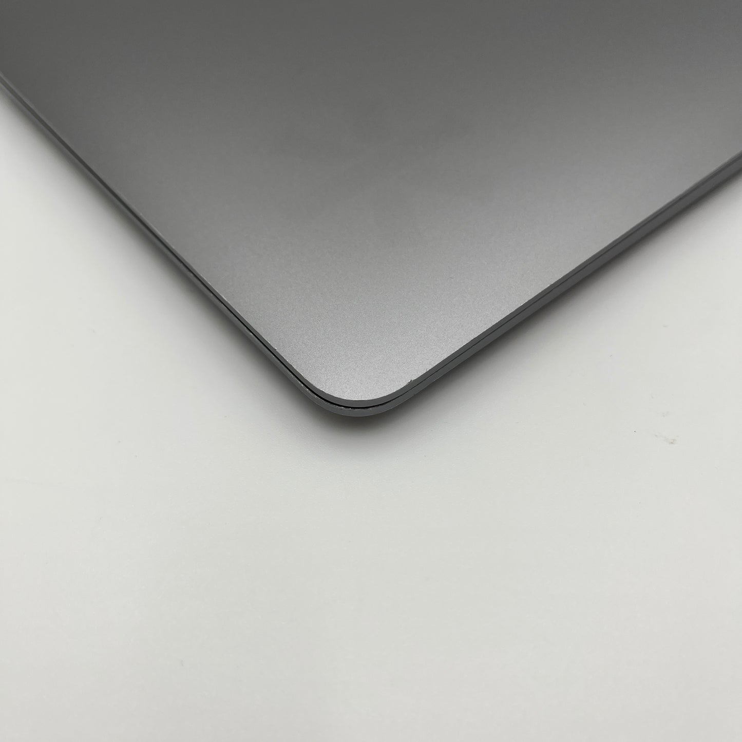 Begagnad MacBook Air 13" 2020 - M1 - 8GB - 256GB - Rymdgrå