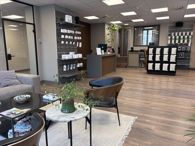 Så testar vi våra begagnade enheter – trygghet direkt i vår butik