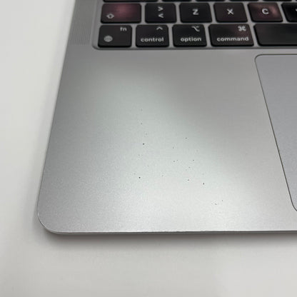 Begagnad MacBook Air 13" 2020 - M1 - Rymdgrå