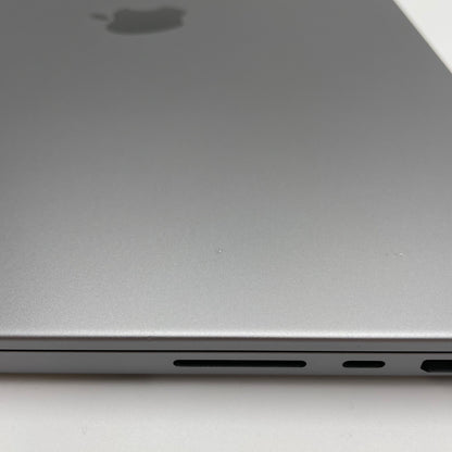 Begagnad MacBook Pro 16" 2021 - M1 Pro - Rymdgrå