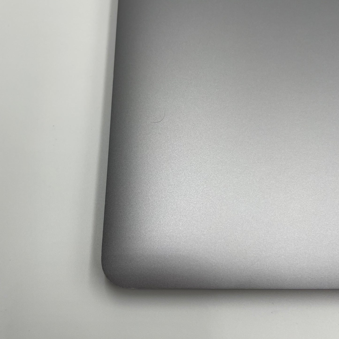 Begagnad MacBook Pro 13" 2020 - i7 - Rymdgrå