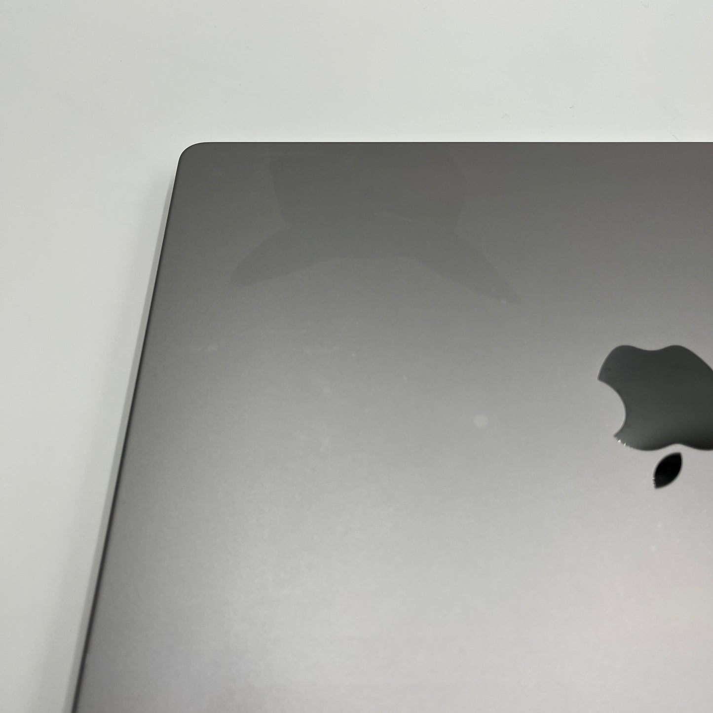 Begagnad MacBook Pro 14" 2021 - M1 Pro - 32GB - 1TB - Rymdgrå
