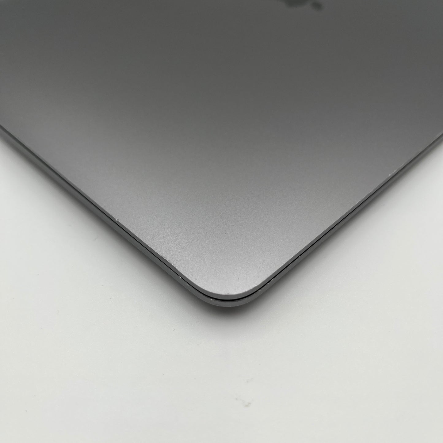 Begagnad MacBook Air 13" 2020 - M1 - 8GB - 256GB - Rymdgrå