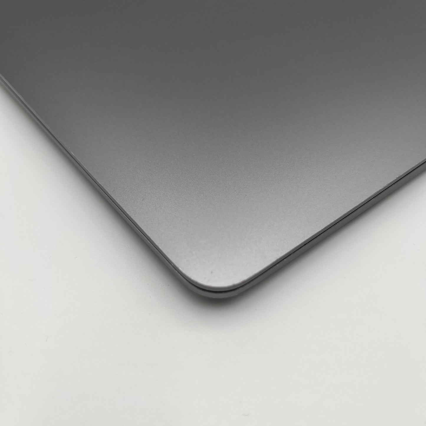 Begagnad MacBook Air 13" 2020 - M1 - 8GB - 256GB - Rymdgrå