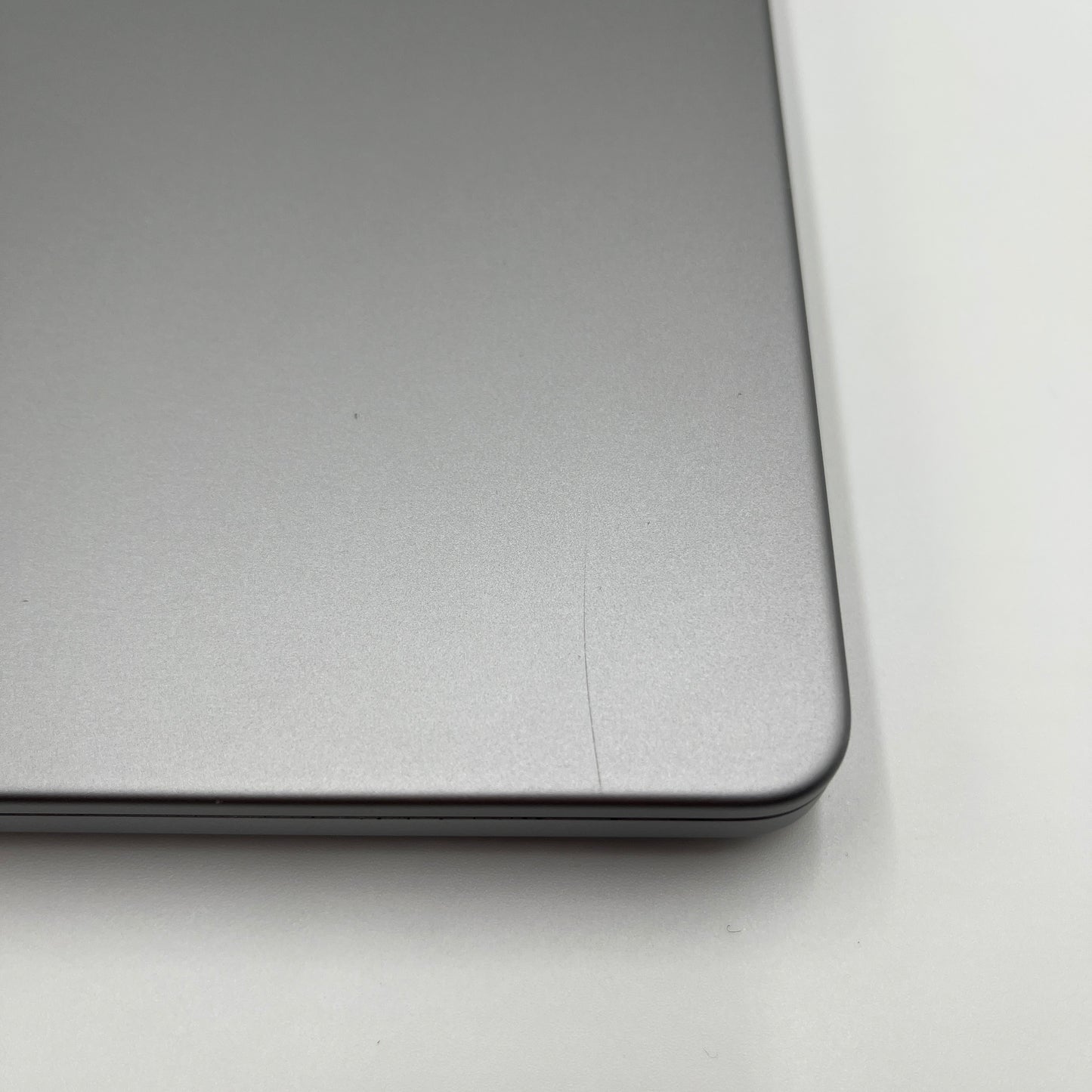 Begagnad MacBook Pro 14" 2021 - M1 Pro - 16GB - 512GB - Rymdgrå