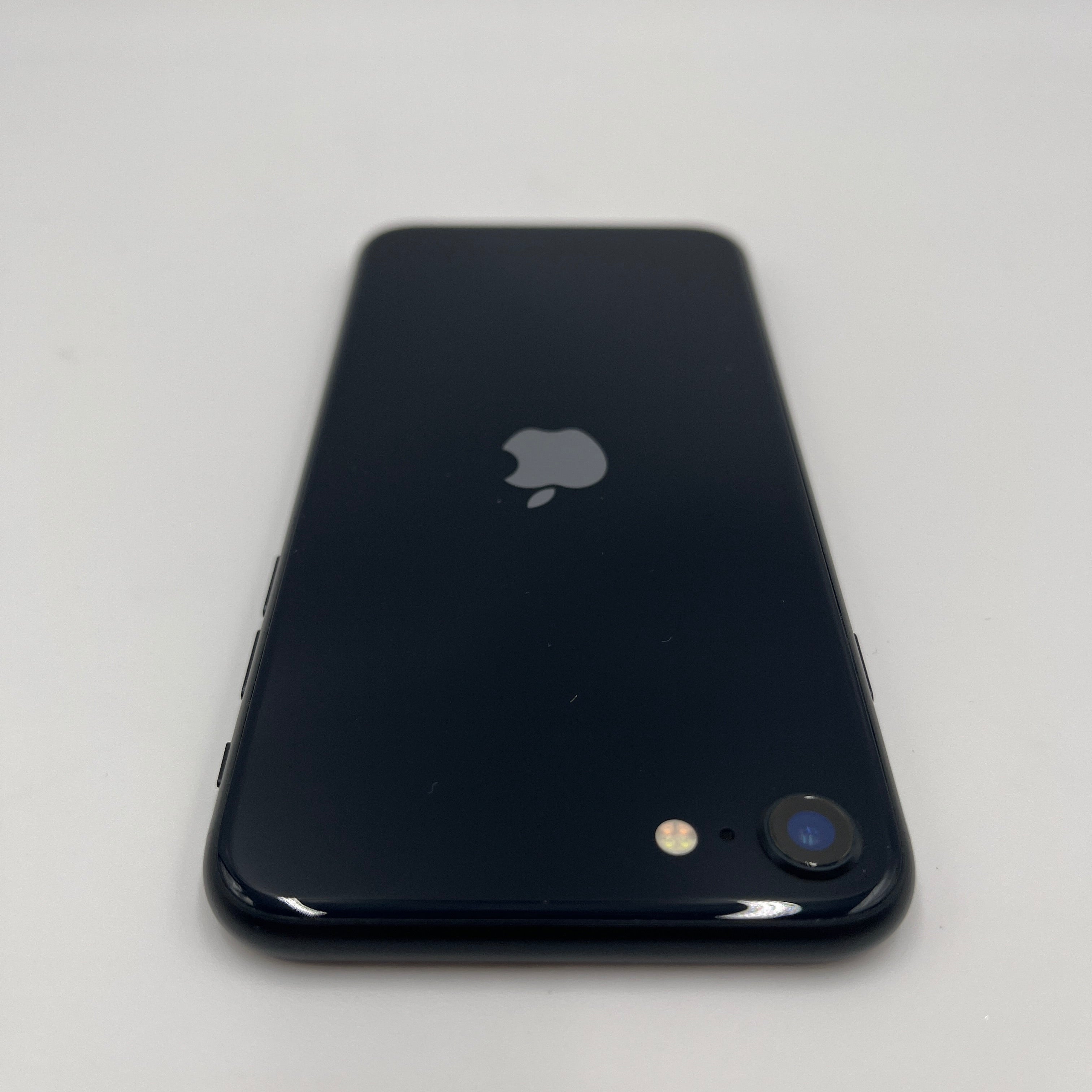 Begagnad iPhone SE 3rd gen - 64GB - Midnatt