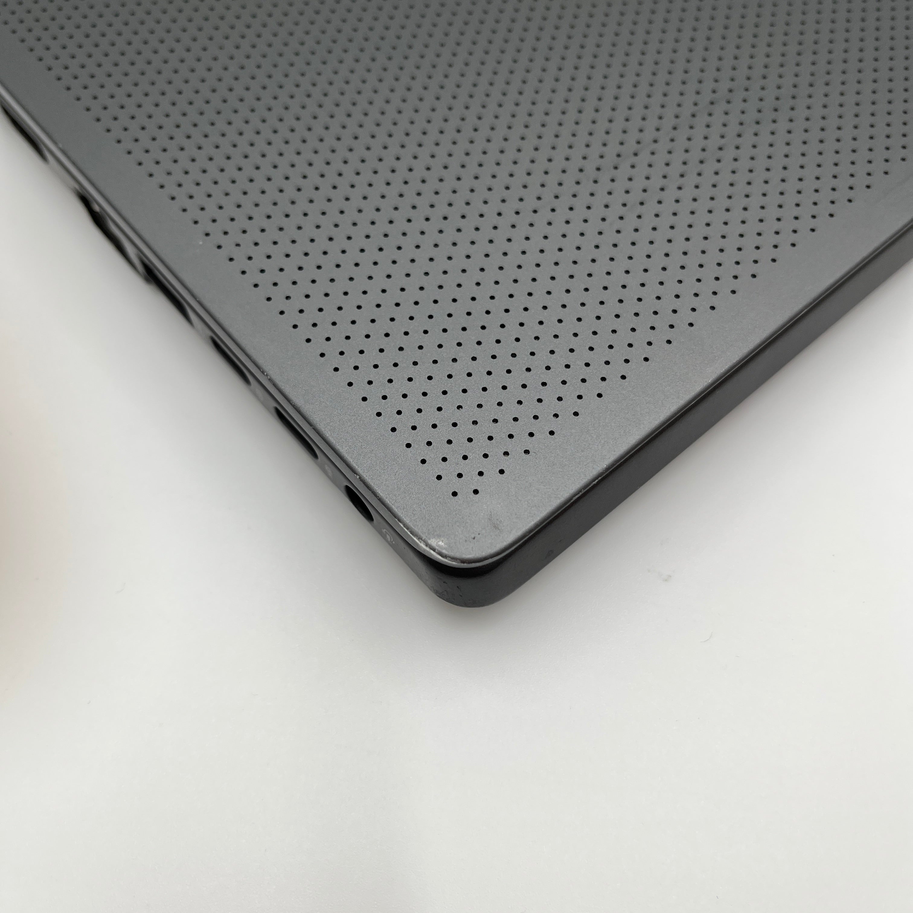 Begagnad ASUS ROG Zephyrus G15 - 15,6" 240Hz - Ryzen 9 6900HS - 32GB RAM - 1TB SSD - RTX 3080