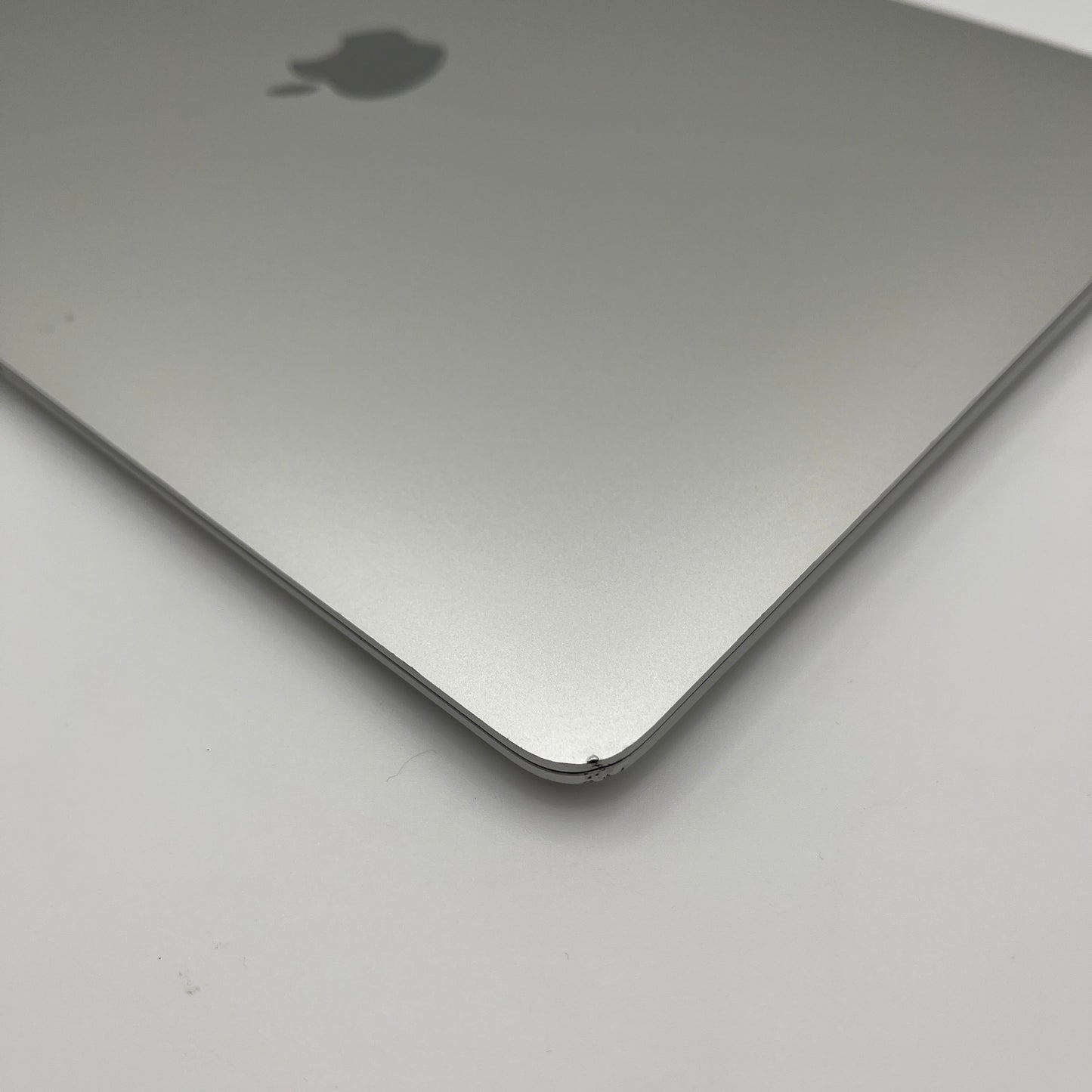 Begagnad MacBook Air 13" M1 2020 - 16GB - 256GB - Silver