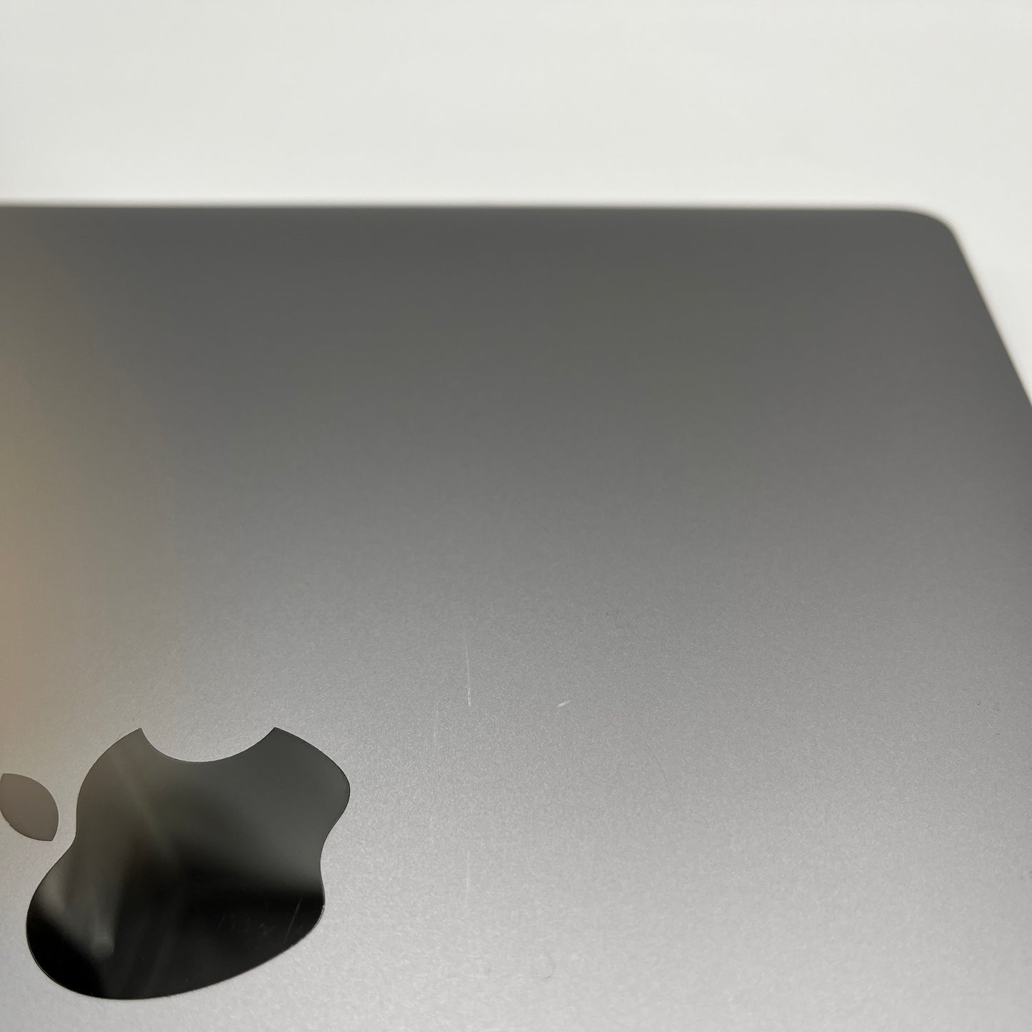 Begagnad MacBook Air 13" M1 2020 - 16GB - 256GB - Rymdgrå
