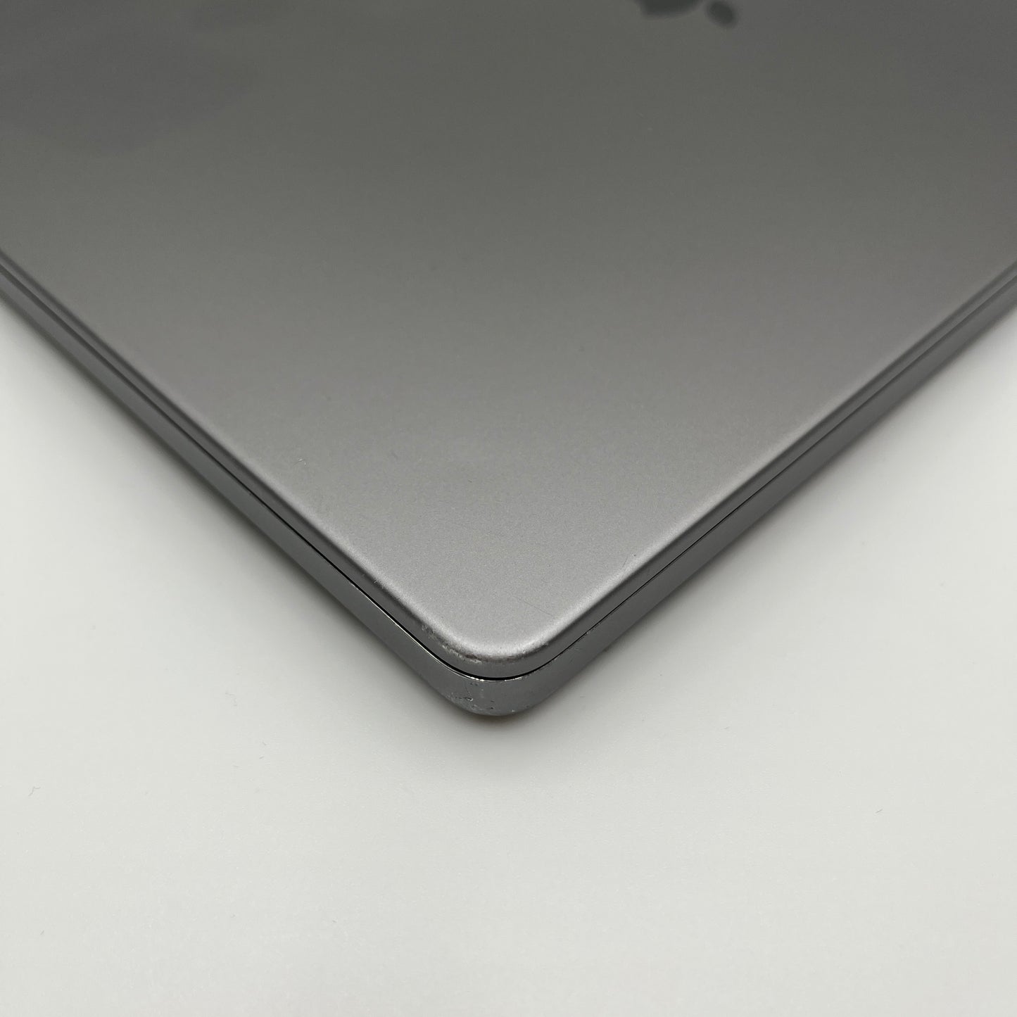 Begagnad MacBook Pro 14" 2021 - M1 Pro - 32GB - 1TB - Rymdgrå