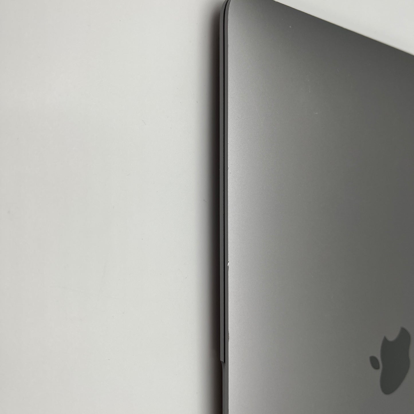 Begagnad MacBook Air 13" 2020 - M1 - 8GB - 256GB - Rymdgrå