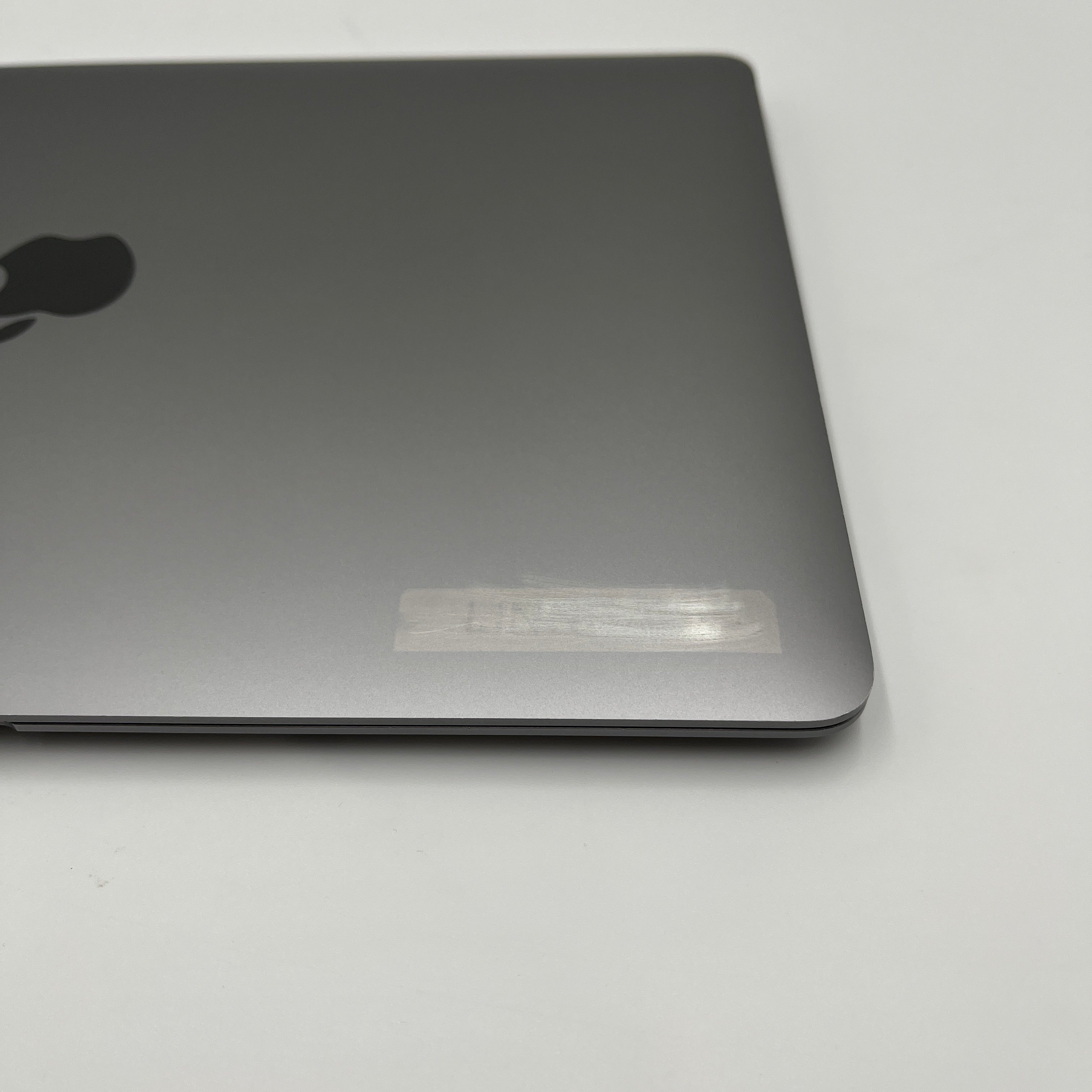 Begagnad MacBook Air 13" 2020 - M1 - 8GB - 256GB - Rymdgrå