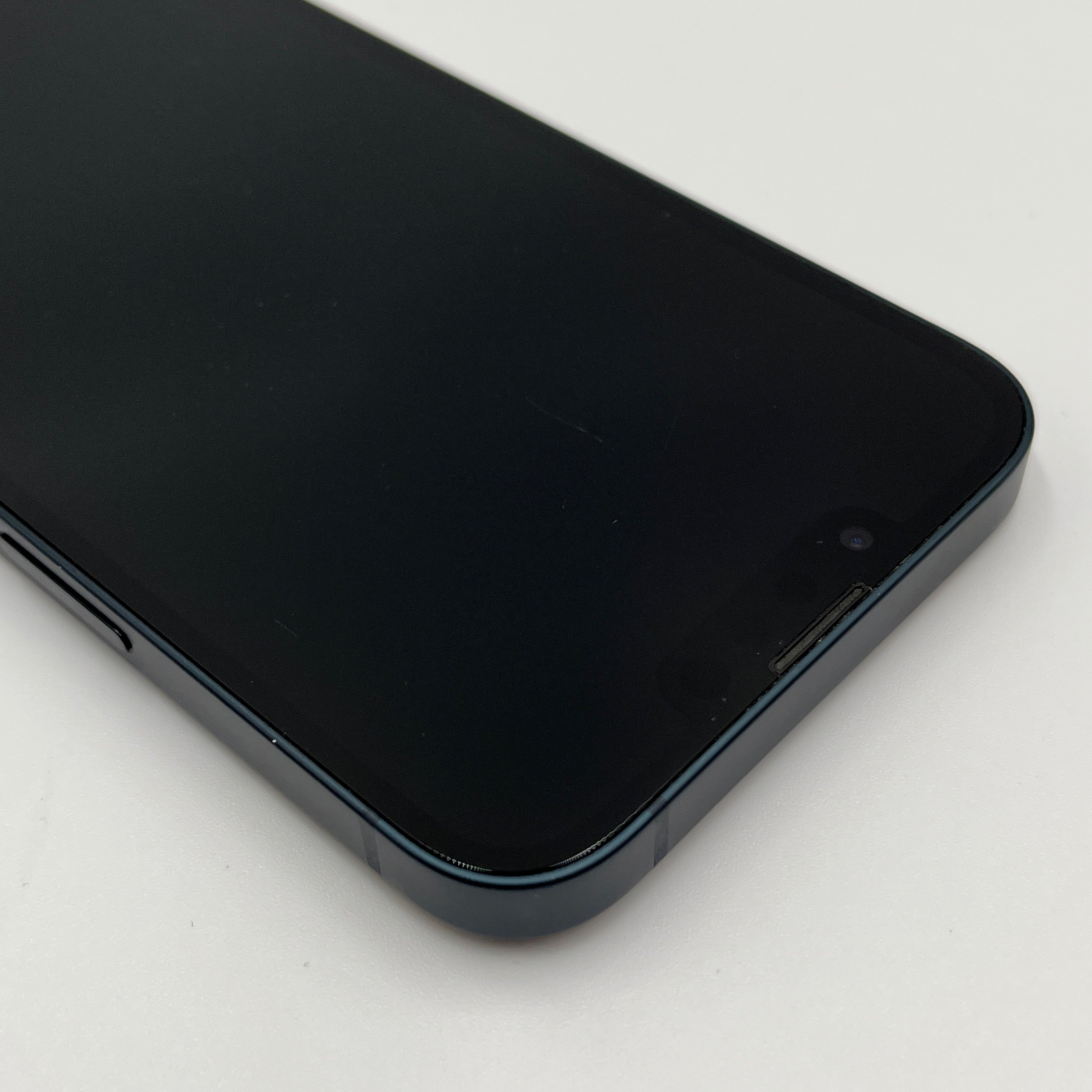 Begagnad iPhone 13 - 128GB - Midnatt