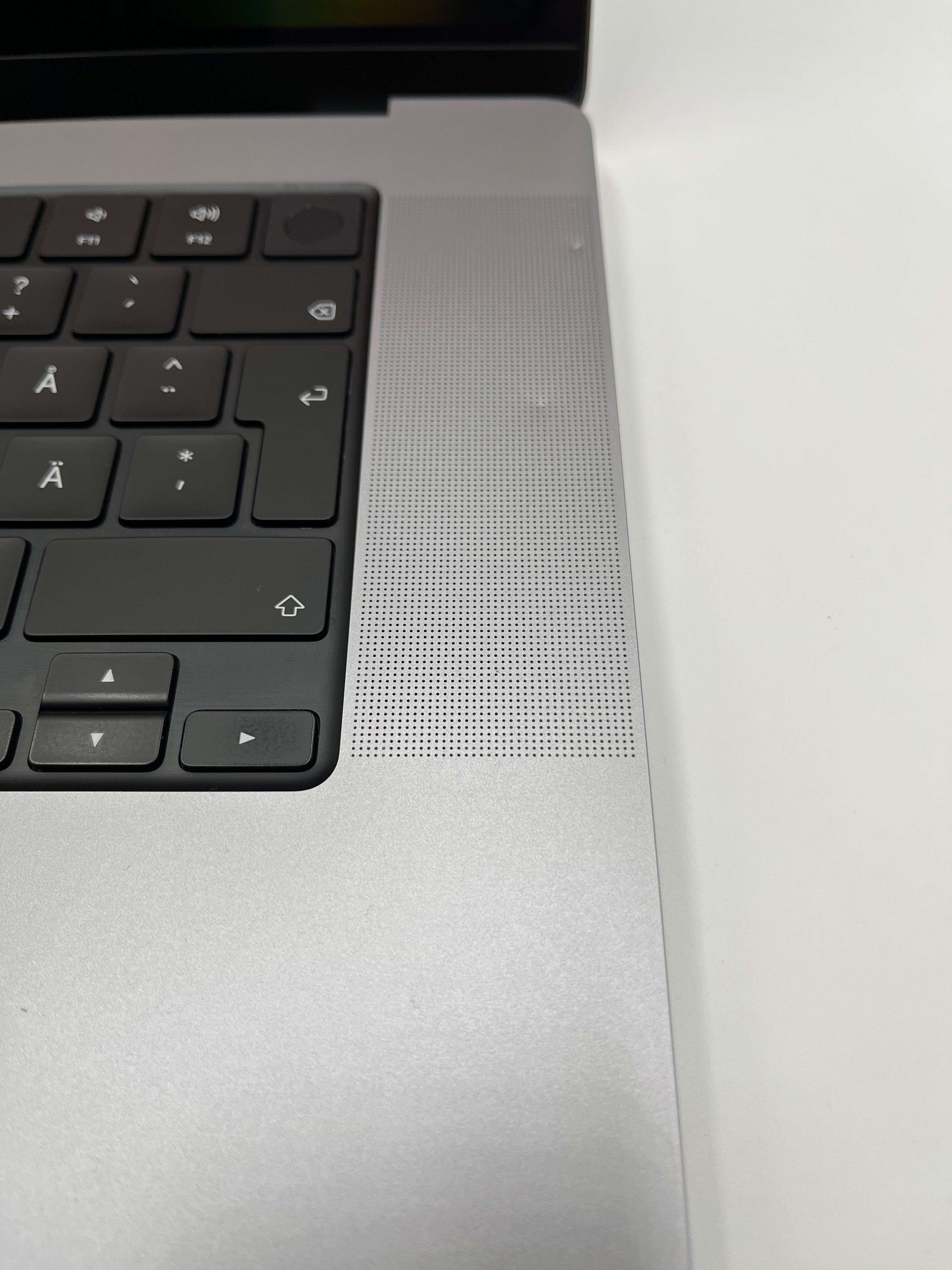 Begagnad MacBook Pro 16" M1 Pro 2021 - 32GB - 512GB - Rymdgrå