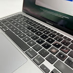 Begagnad MacBook Air 13" 2020 - M1 - 8GB - 256GB - Rymdgrå