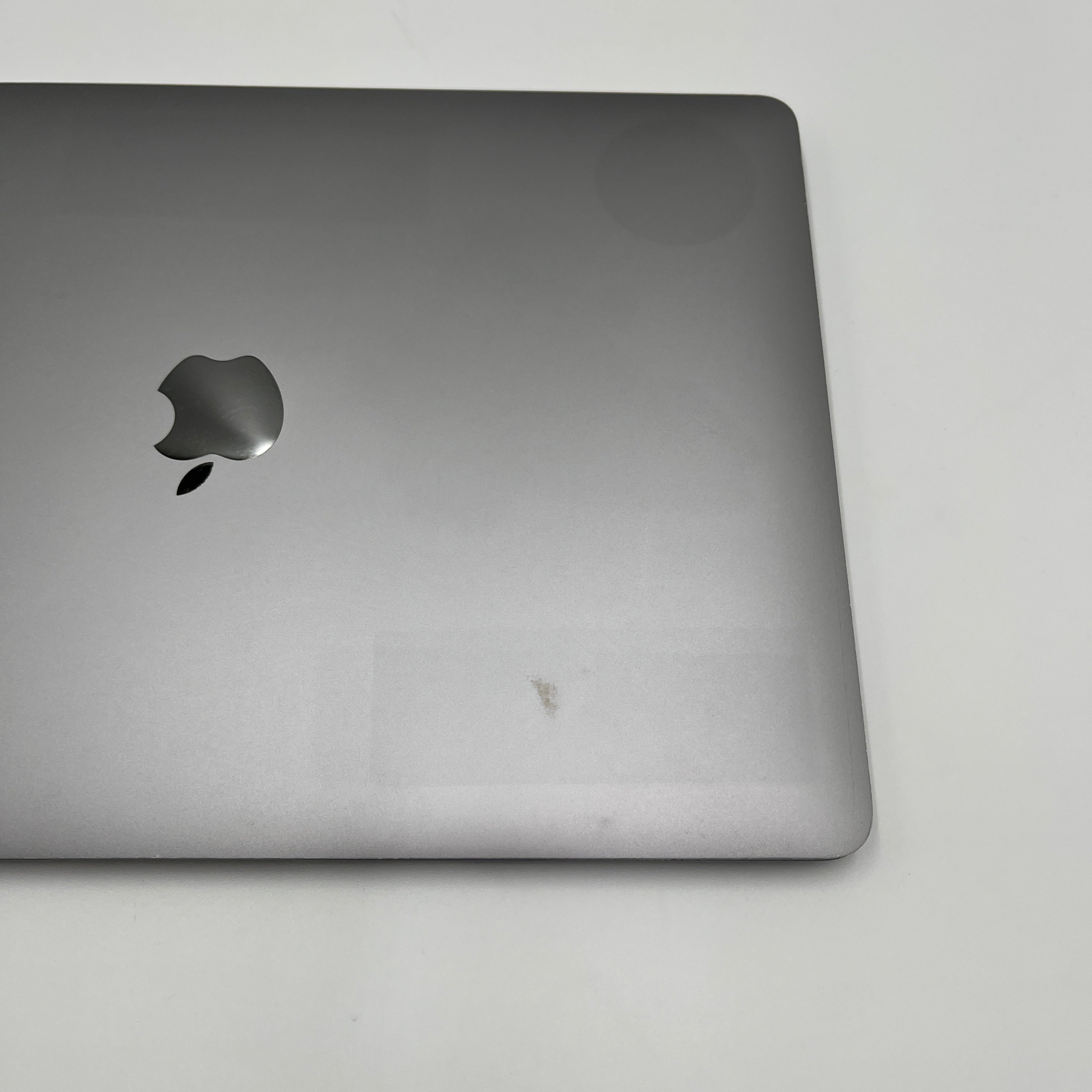 Begagnad MacBook Air 13" 2020 - M1 - 8GB - 256GB - Rymdgrå