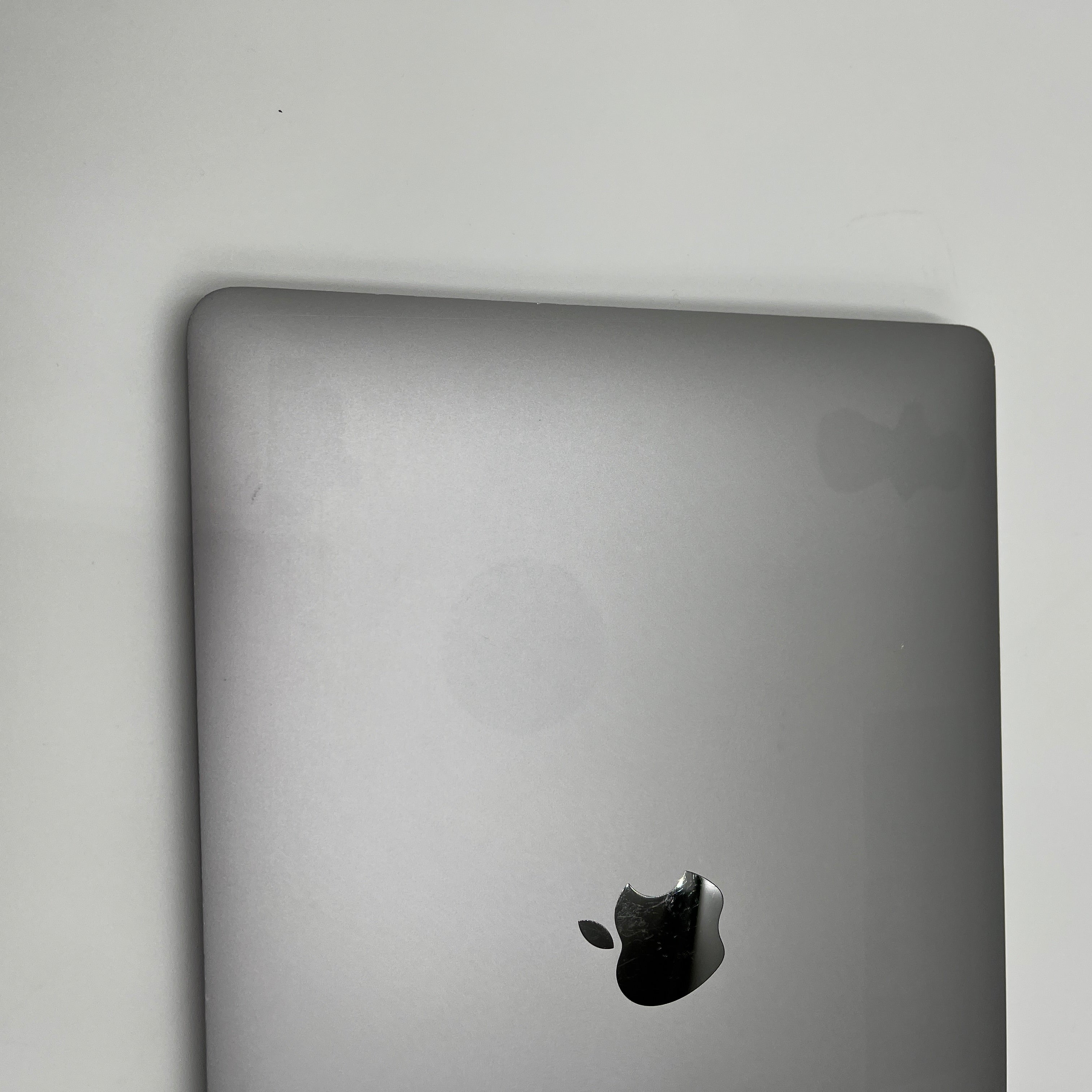 Begagnad MacBook Air 13" 2020 - M1 - 8GB - 256GB - Rymdgrå