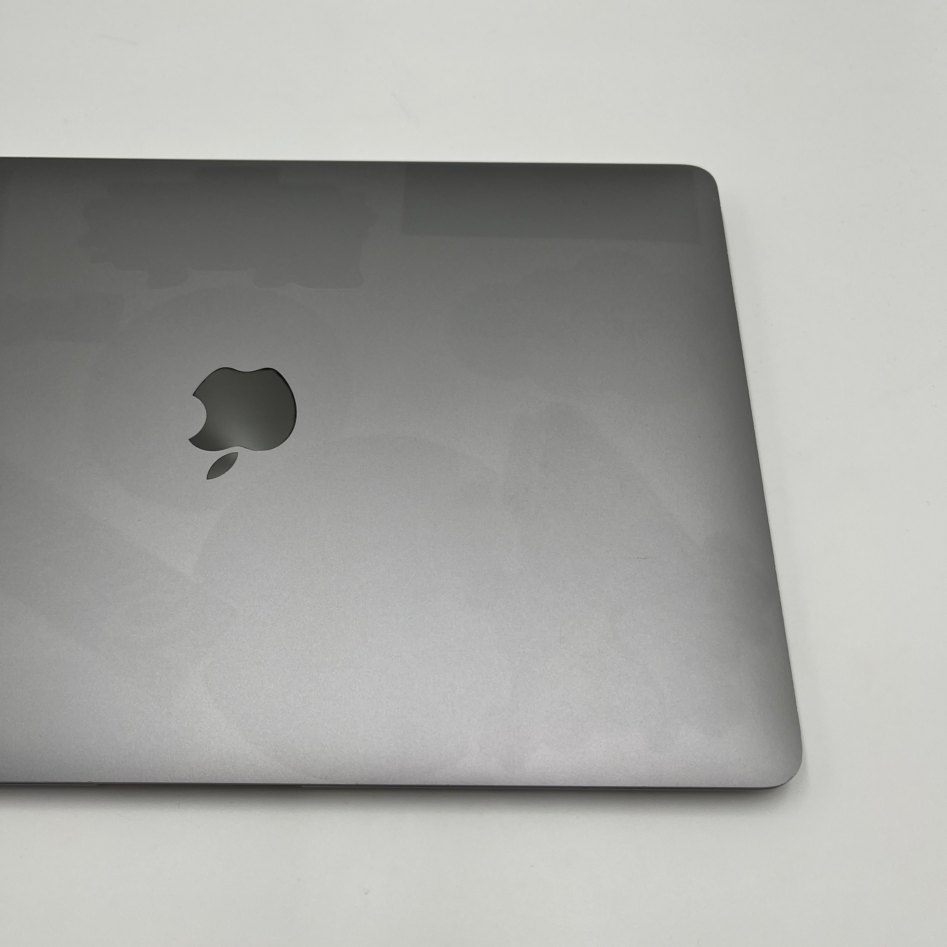 Begagnad MacBook Air 13" 2020 - M1 - 8GB - 256GB - Rymdgrå