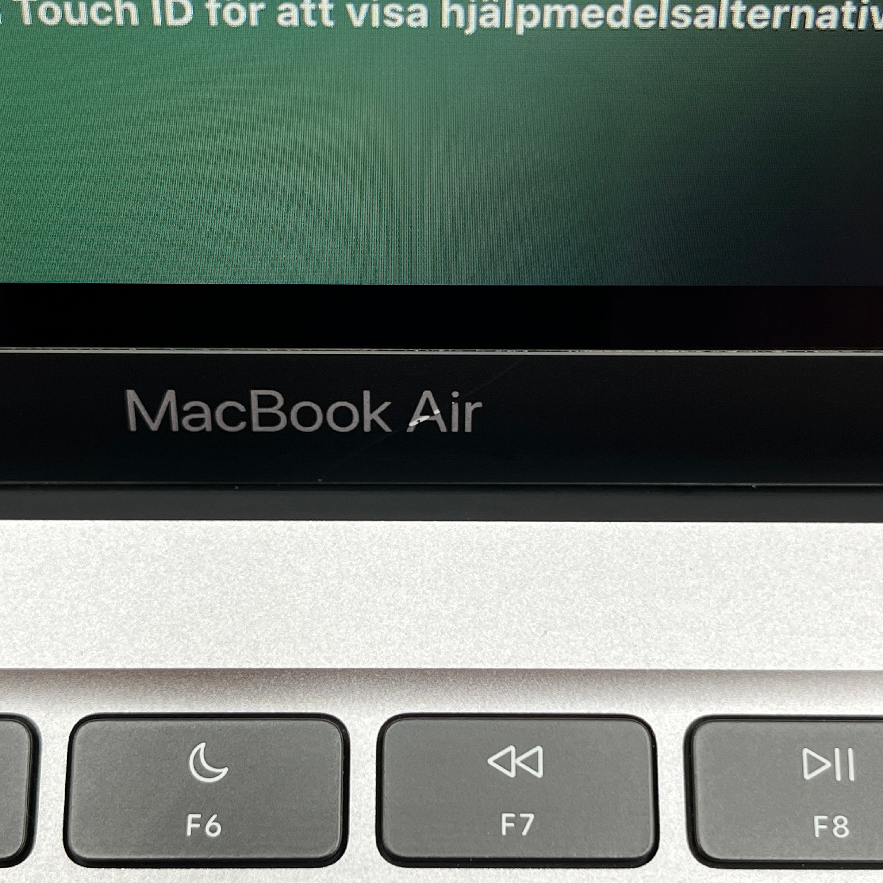 Begagnad MacBook Air 13" 2020 - M1 - 8GB - 256GB - Rymdgrå