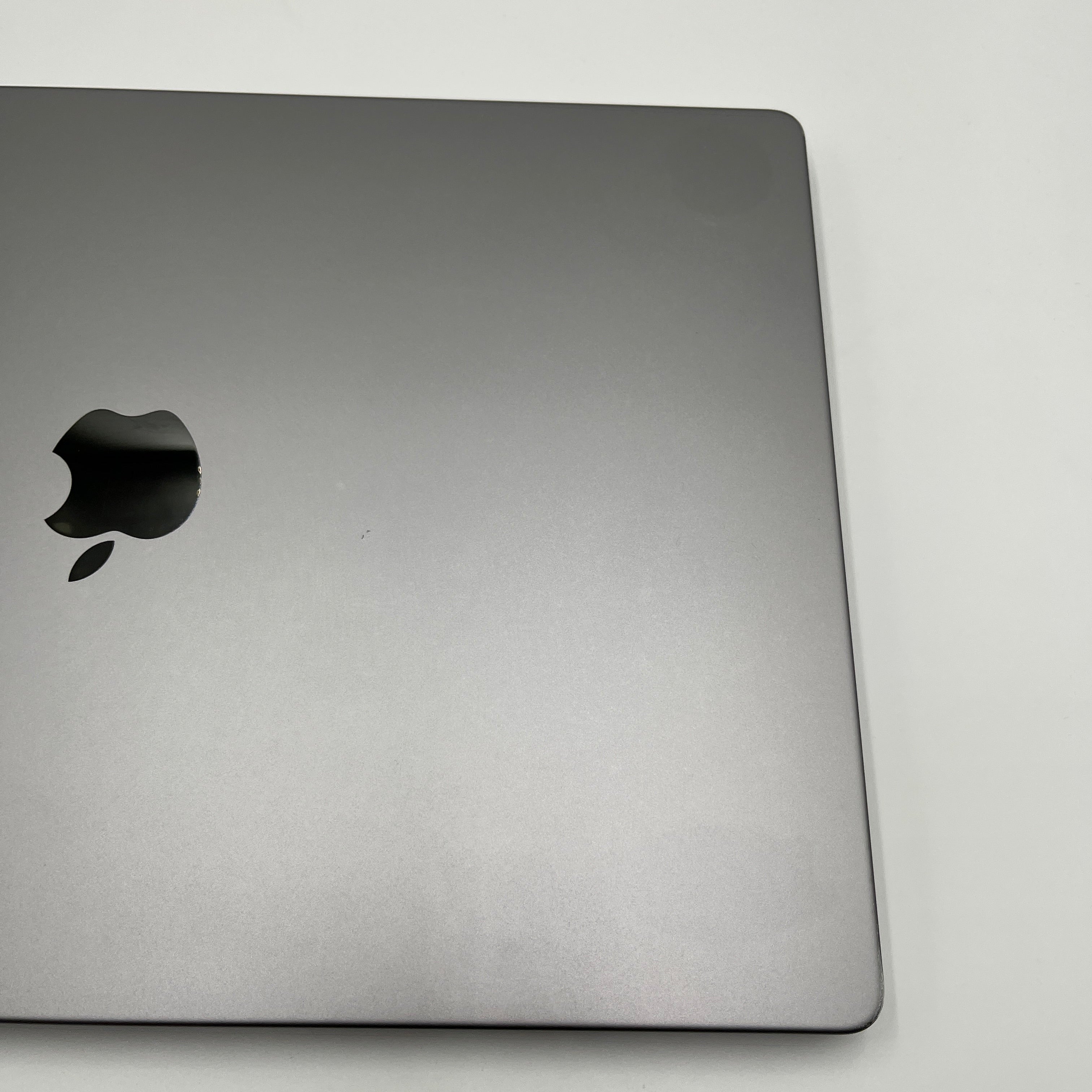 Begagnad MacBook Pro 16" 2023 - M2 Pro - 32GB - 1TB - Rymdgrå