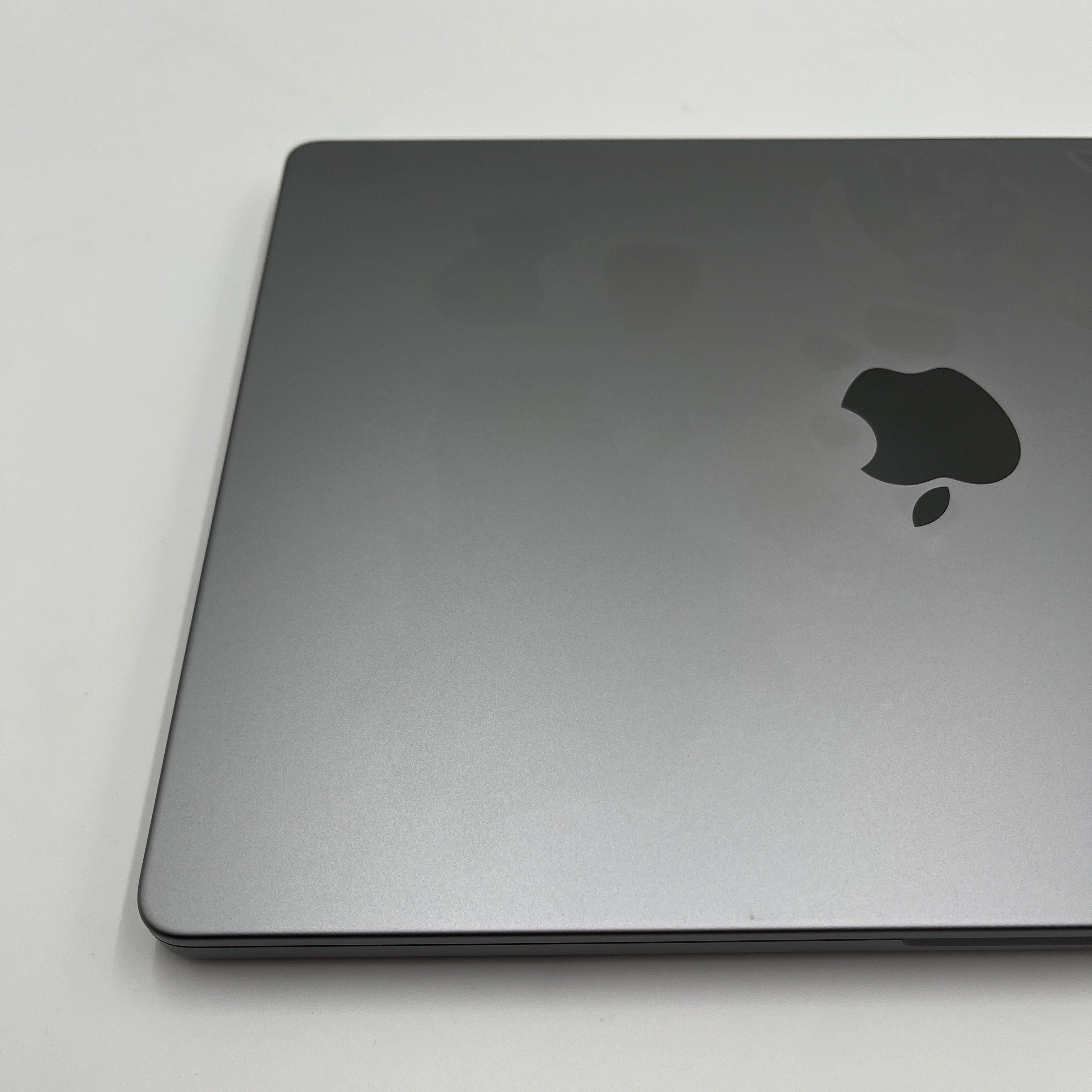 Begagnad MacBook Pro 14" 2023 - M2 Pro - 32GB - 1TB - Rymdgrå