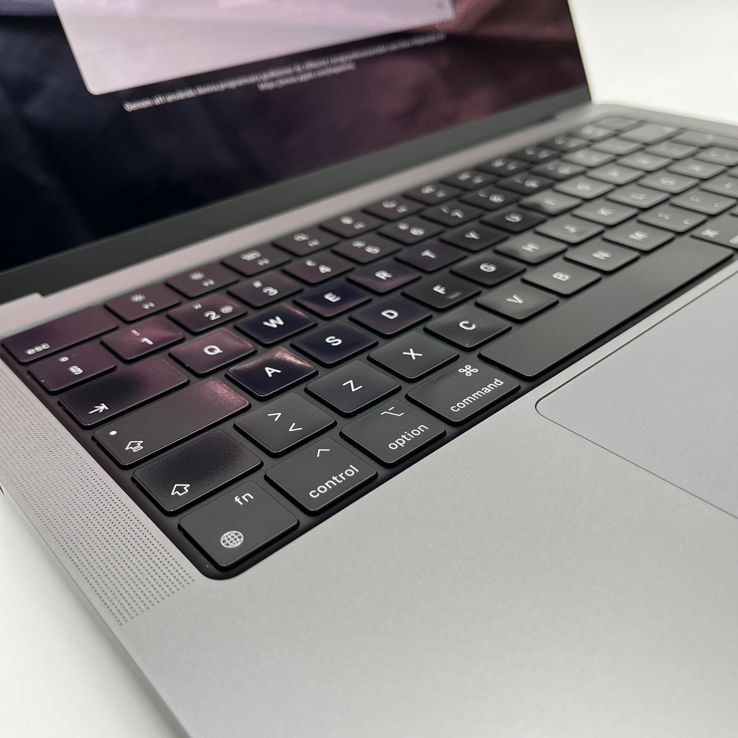 Begagnad MacBook Pro 14" 2023 - M2 Pro - 32GB - 1TB - Rymdgrå
