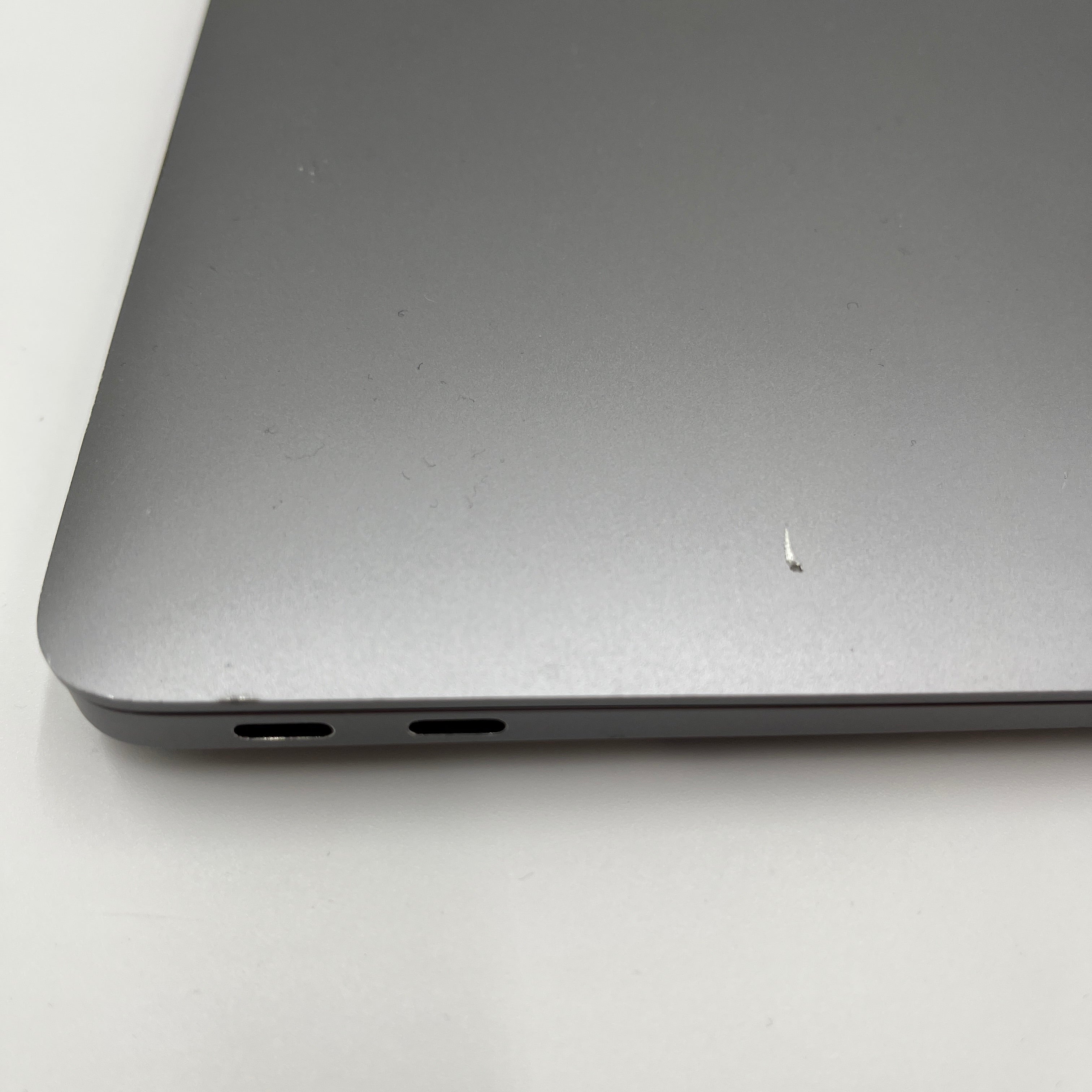 Begagnad MacBook Air 13" 2020 - M1 - 16GB - 256GB - Rymdgrå