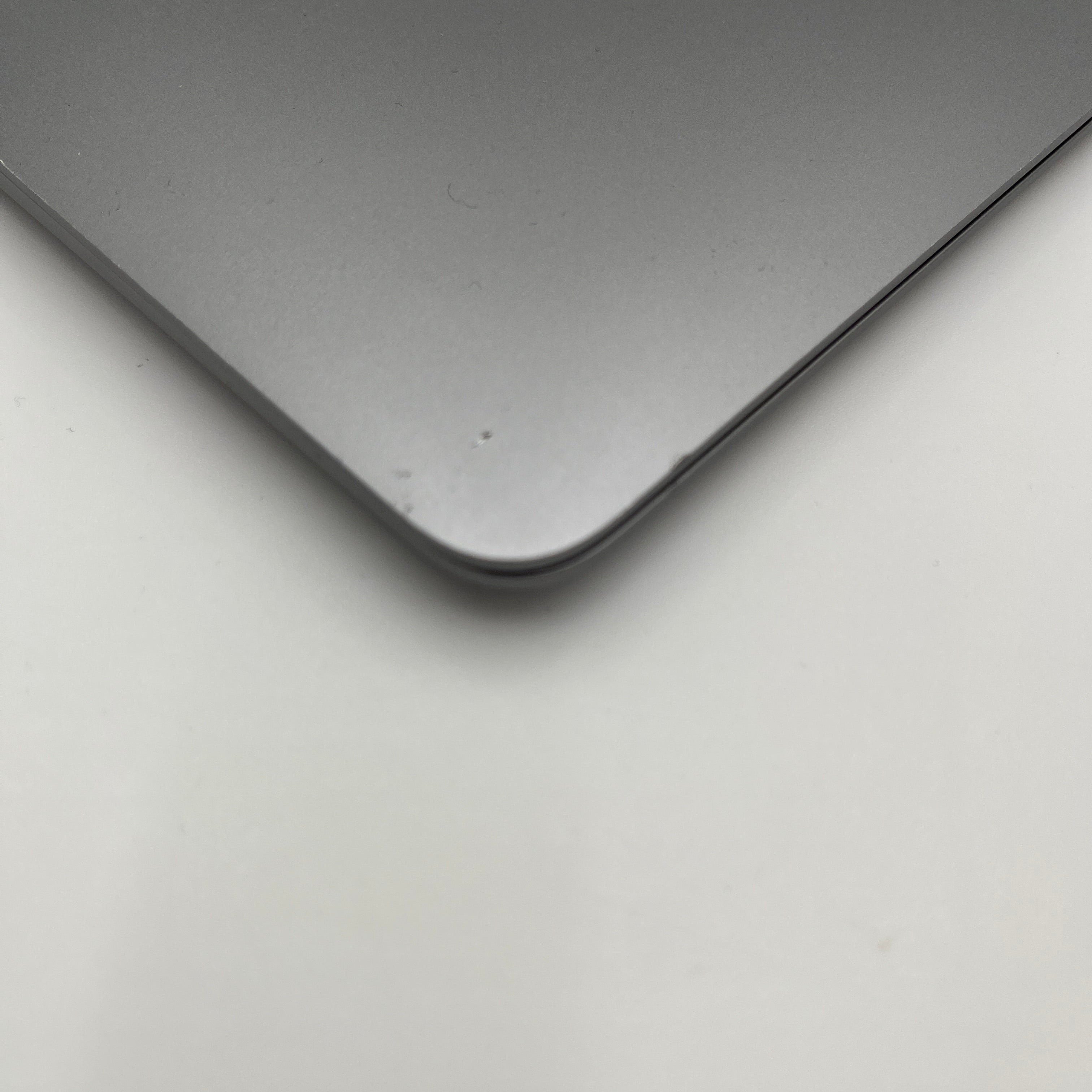 Begagnad MacBook Air 13" 2020 - M1 - 16GB - 256GB - Rymdgrå