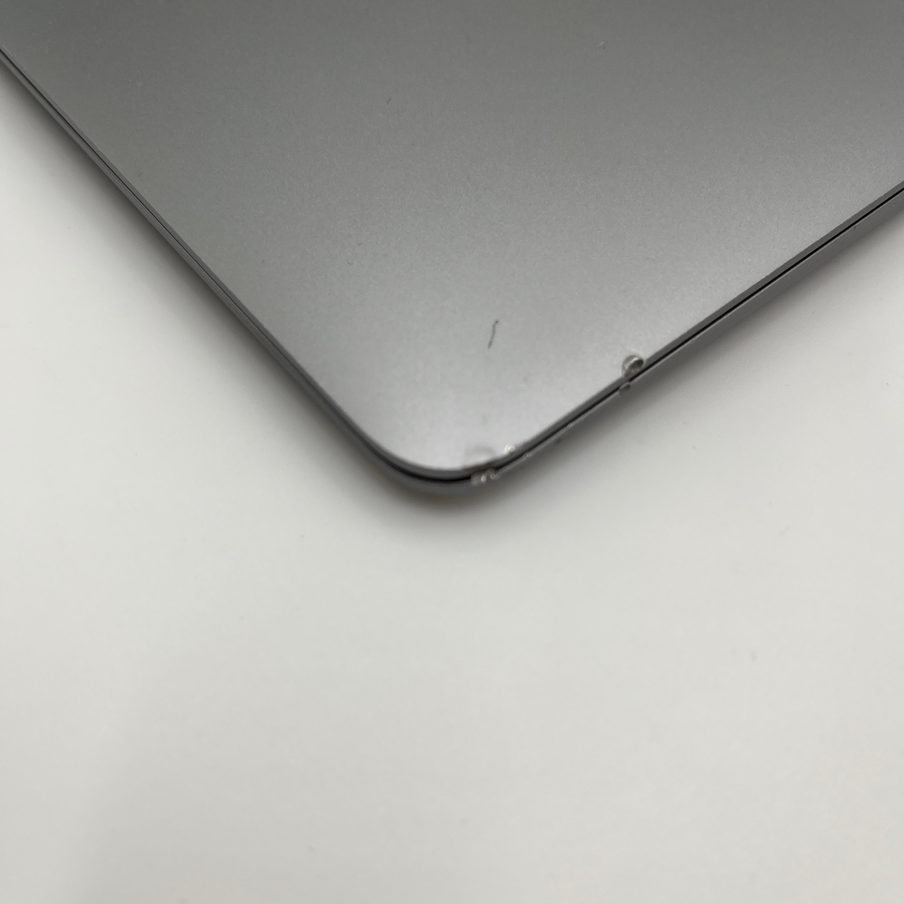 Begagnad MacBook Air 13" 2020 - M1 - 16GB - 256GB - Rymdgrå