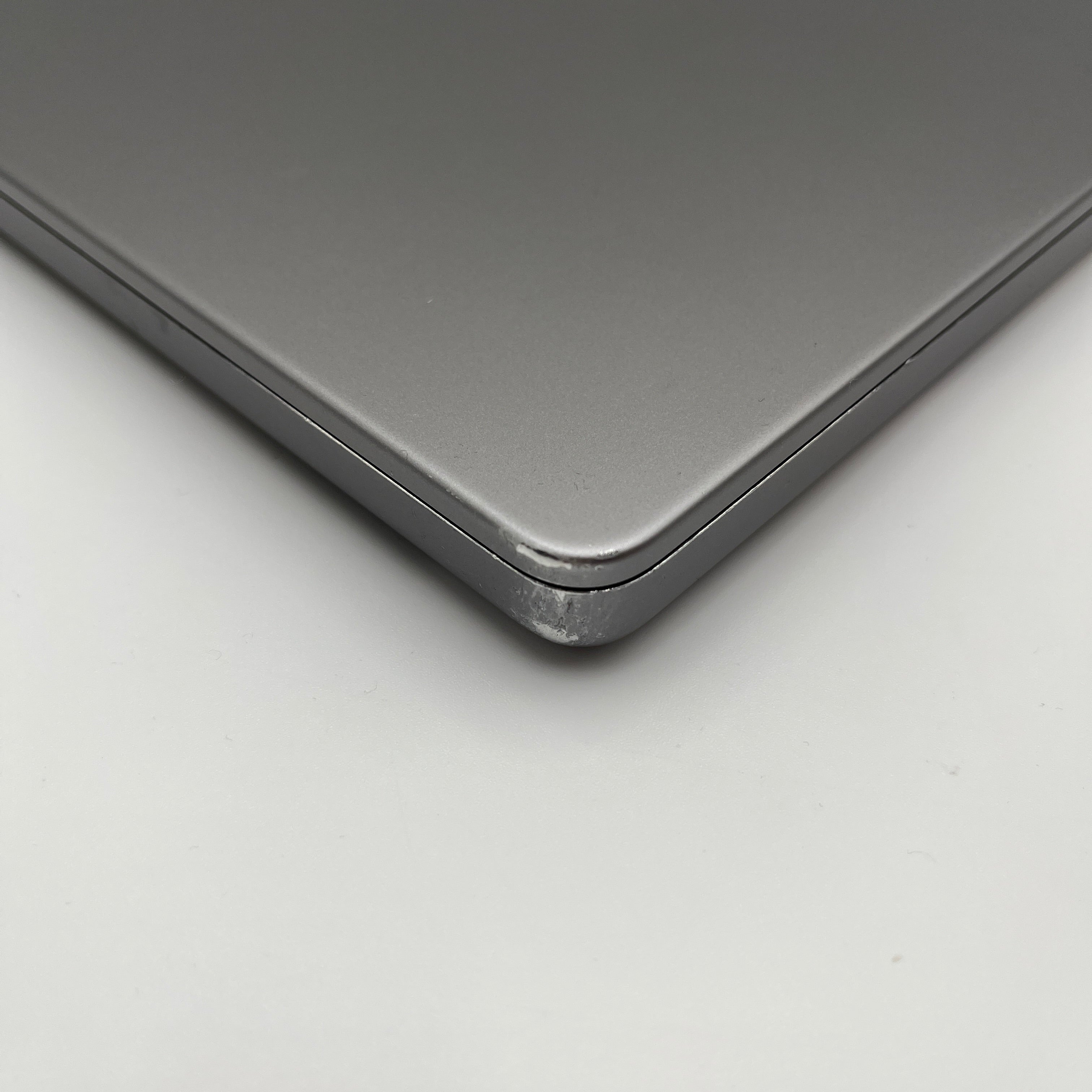 Begagnad MacBook Pro 16" M2 2023 - 16GB - 512GB - Rymdgrå