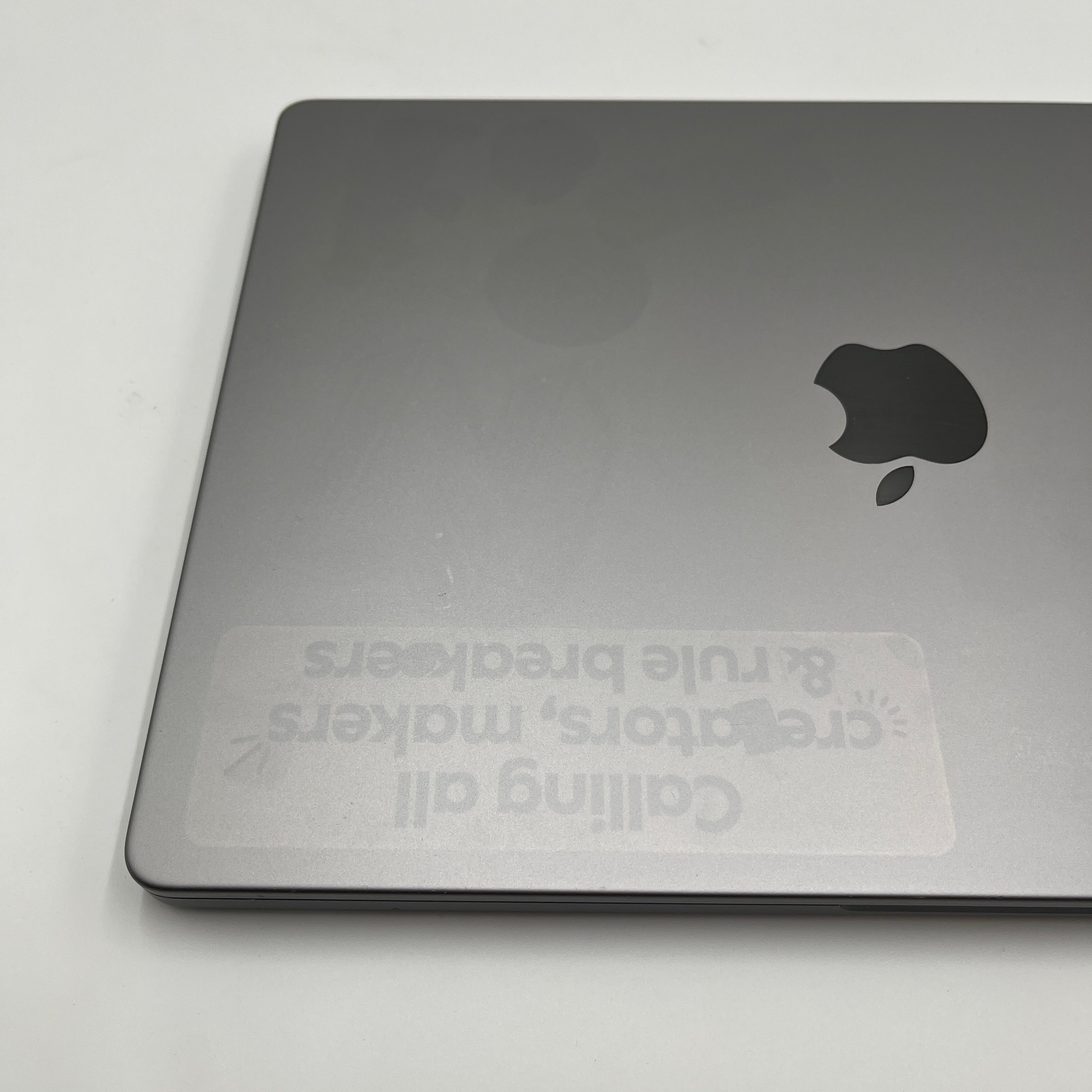 Begagnad MacBook Pro 14" M1 Pro 2021 - 32GB - 1TB - Rymdgrå