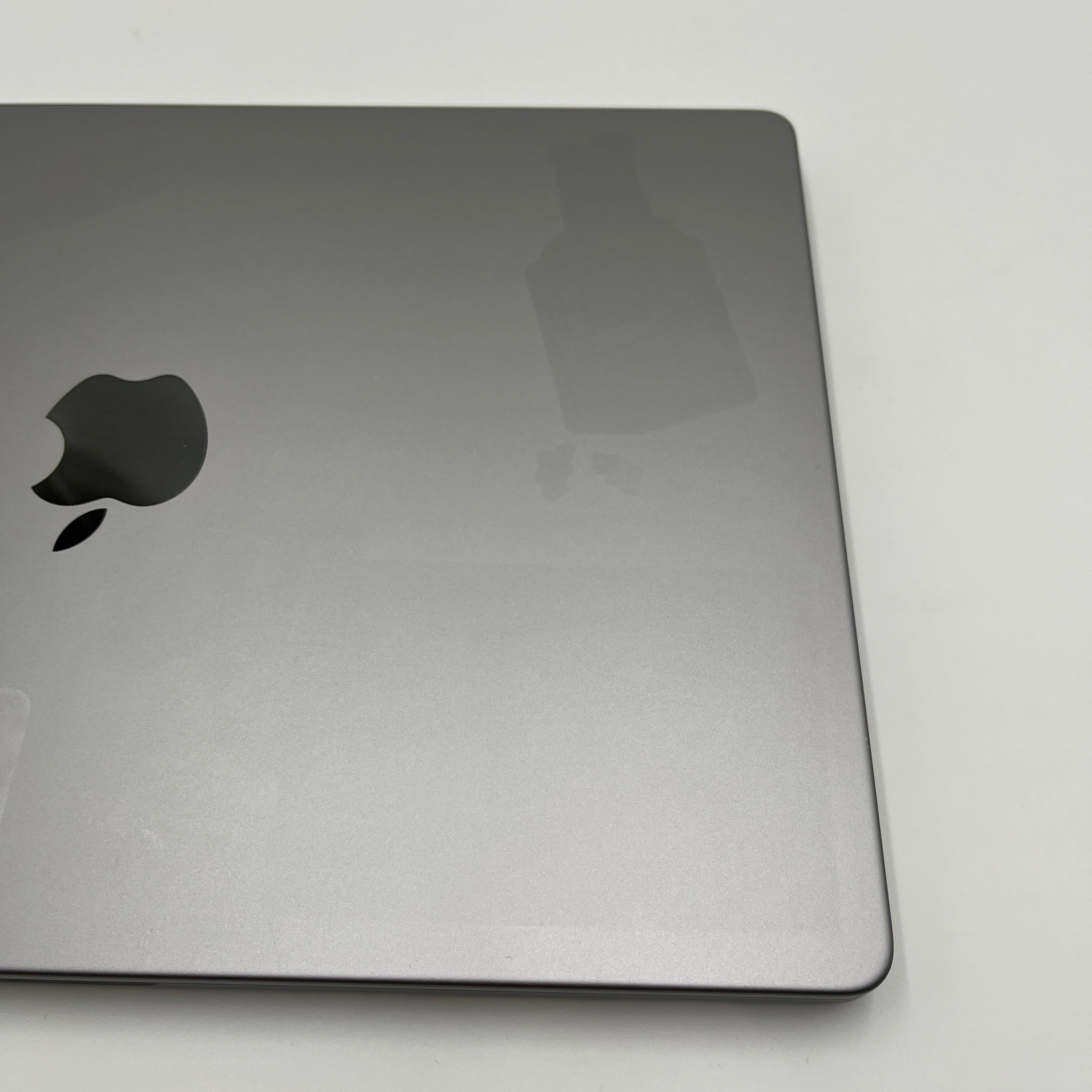 Begagnad MacBook Pro 14" M1 Pro 2021 - 32GB - 1TB - Rymdgrå