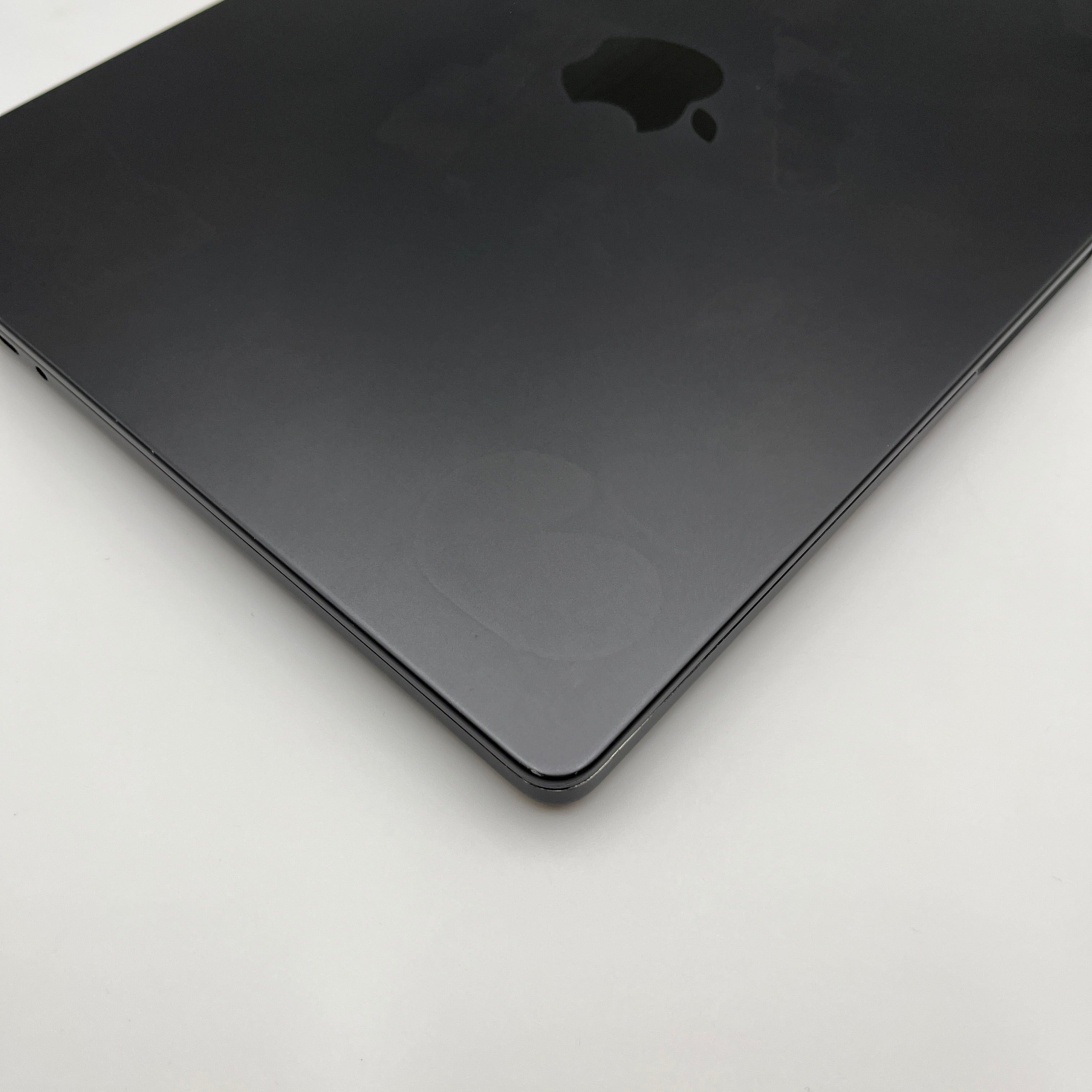 Begagnad MacBook Pro 2023 - M3 - 36GB - 1TB - Rymdsvart