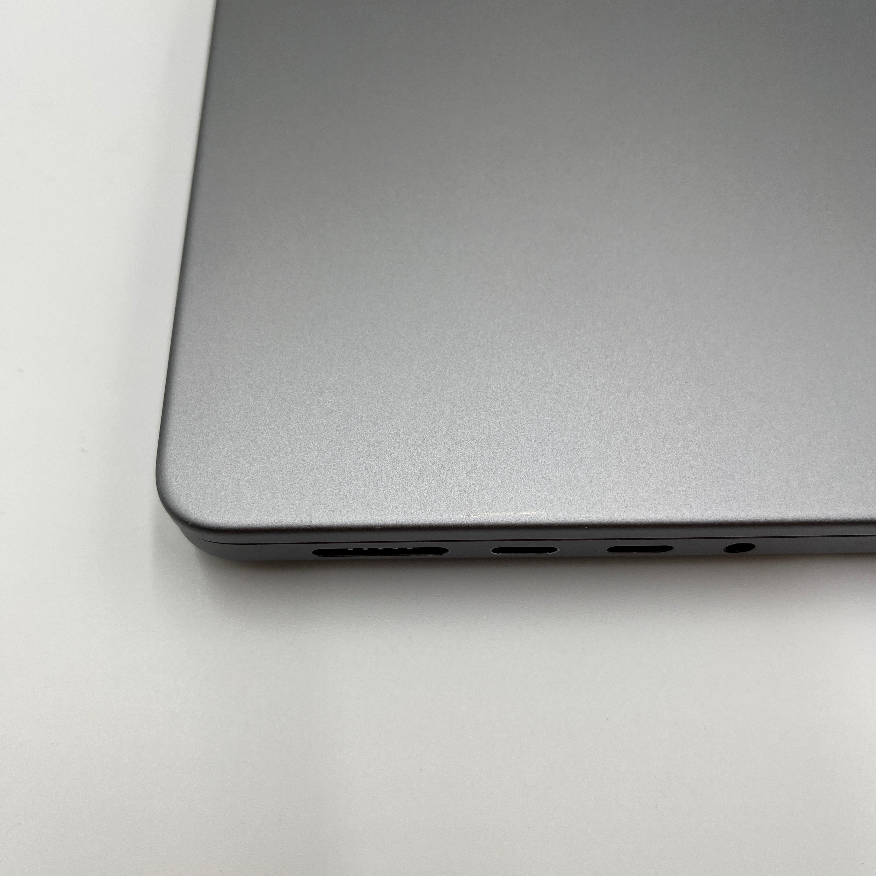 Begagnad MacBook Pro 14" 2023 - M3 - 8GB - 512GB - Rymdgrå
