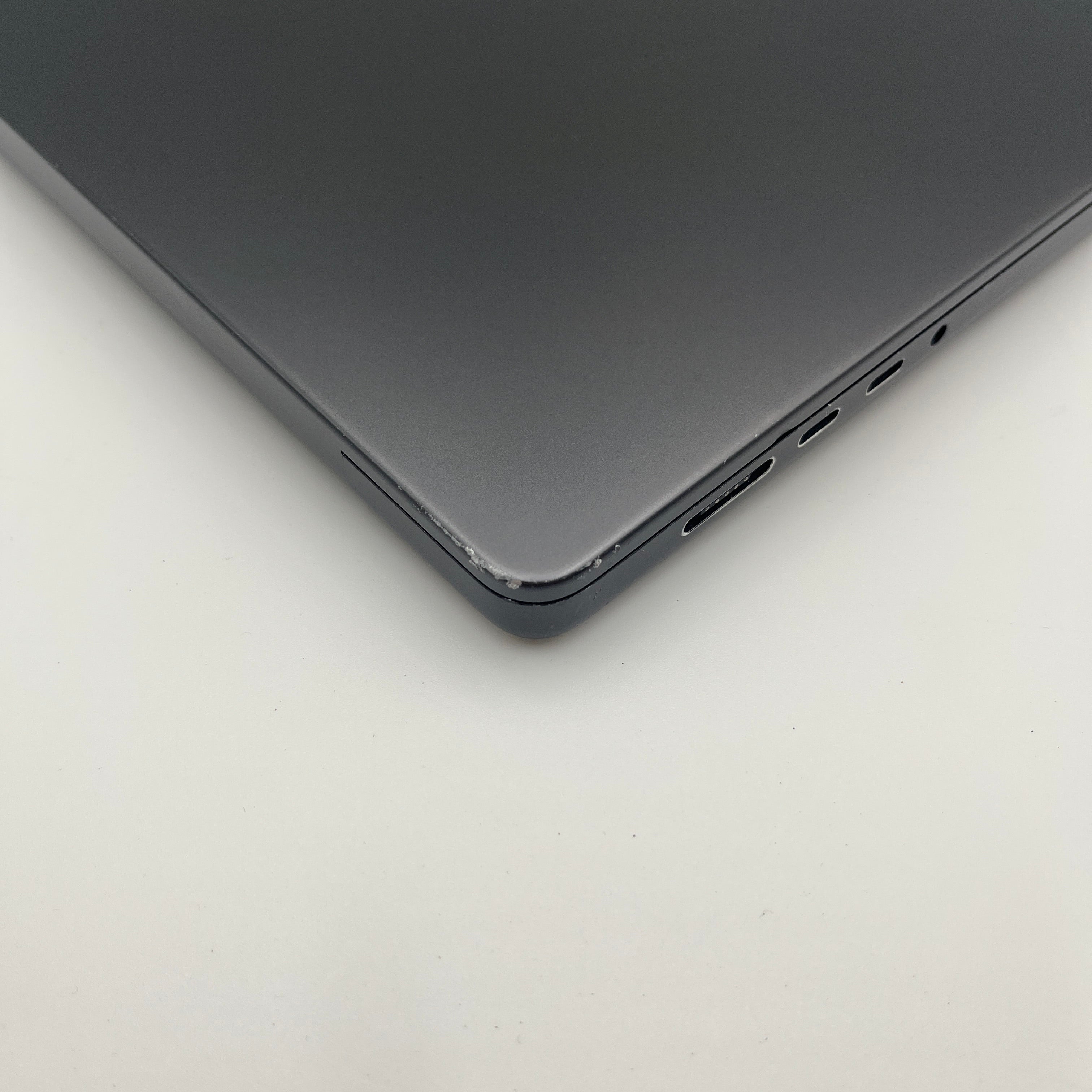 Begagnad MacBook Pro 16" 2023 - M3 Max - 64GB - 4TB - Rymdsvart
