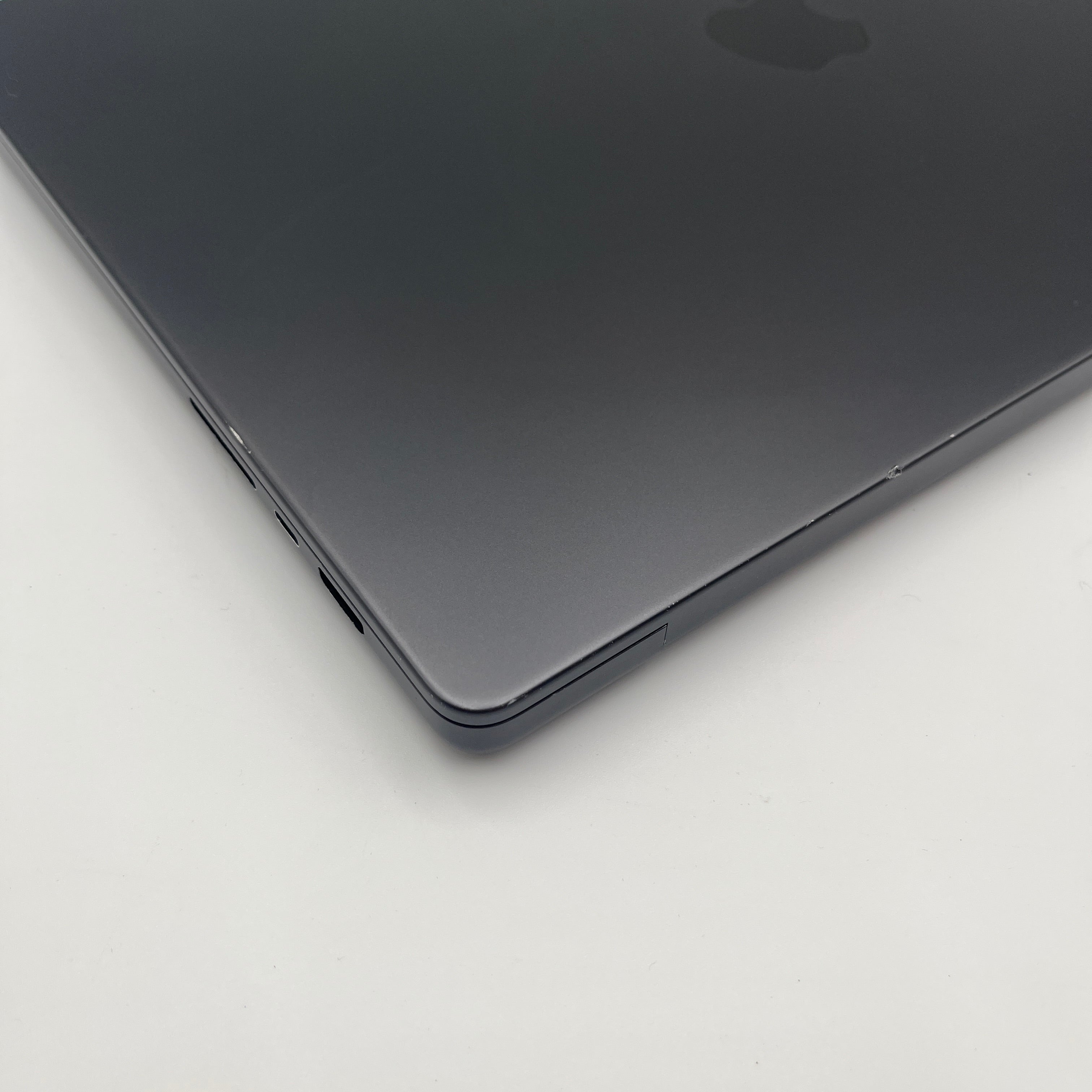 Begagnad MacBook Pro 16" 2023 - M3 Max - 64GB - 4TB - Rymdsvart