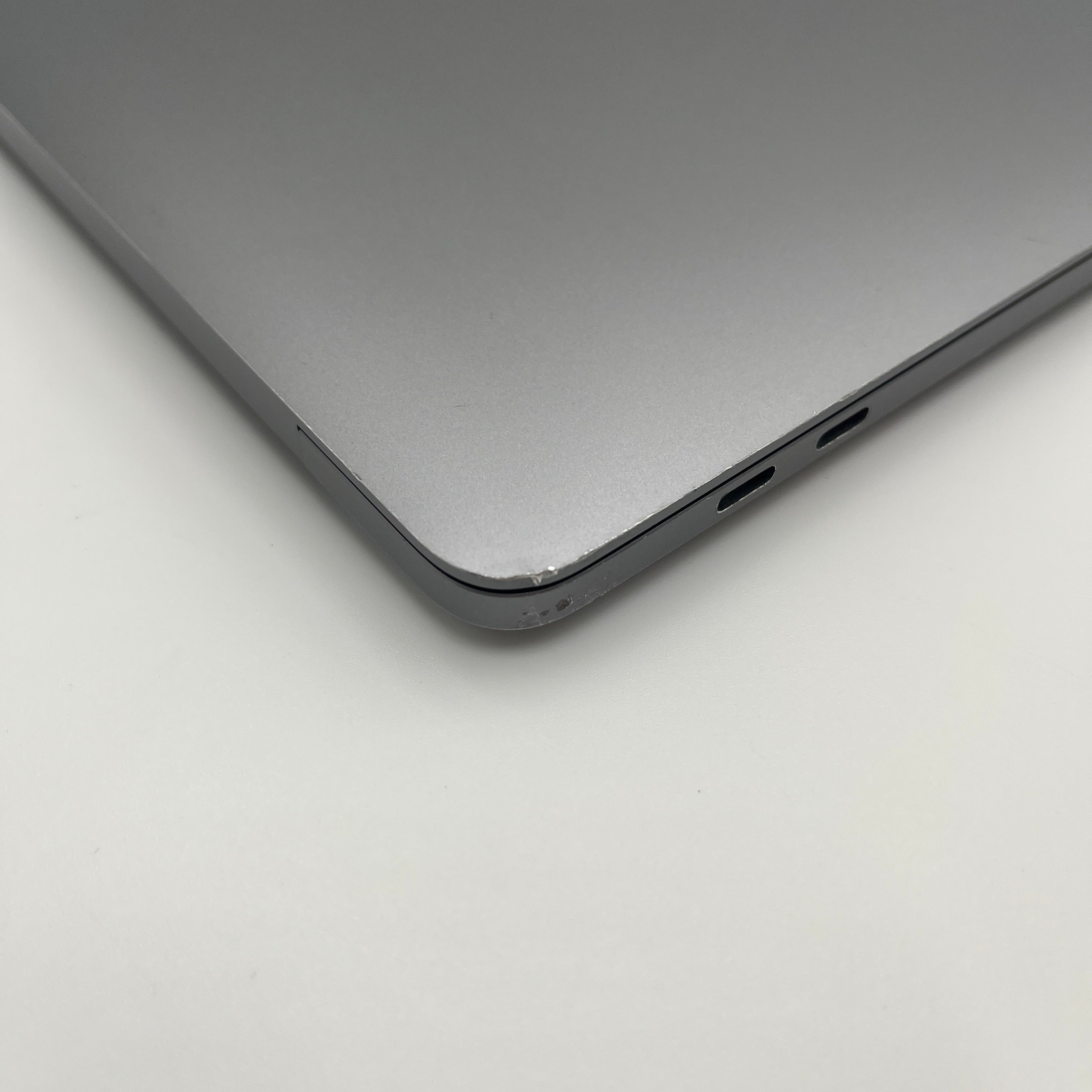 Begagnad MacBook Pro 13" 2020 - M1 - 8GB - 256GB - Rymdgrå
