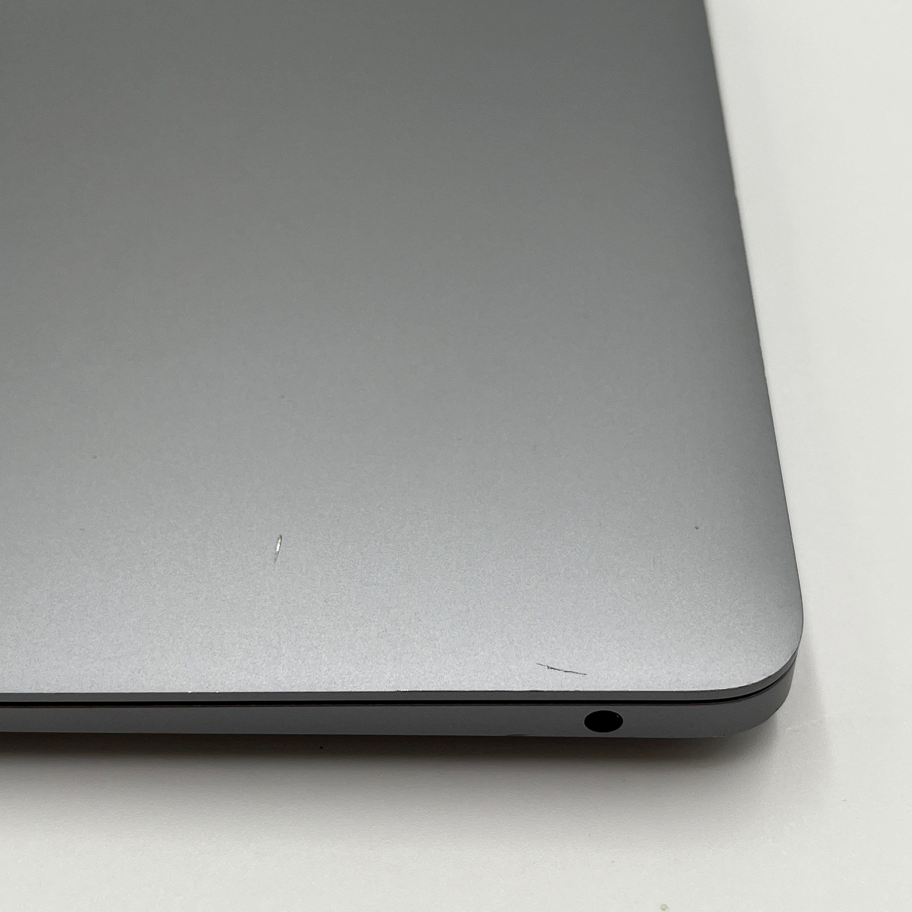 Begagnad MacBook Air 13" 2020 - M1 - 8GB - 256GB - Rymdgrå