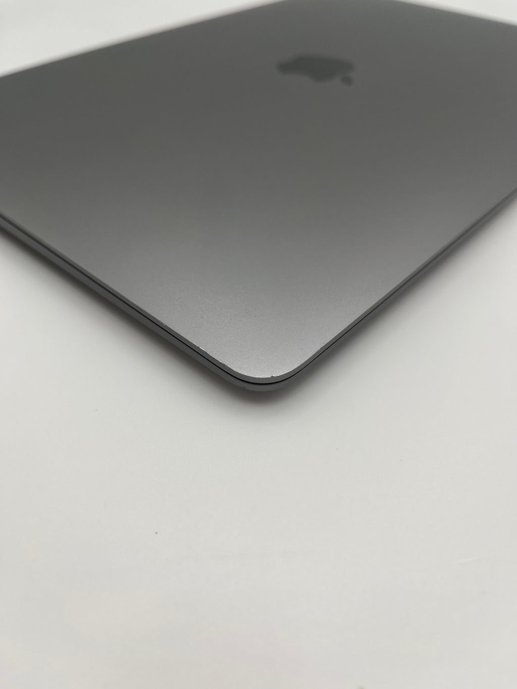 Begagnad MacBook Air 13" 2020 - M1 - 8GB - 256GB - Rymdgrå