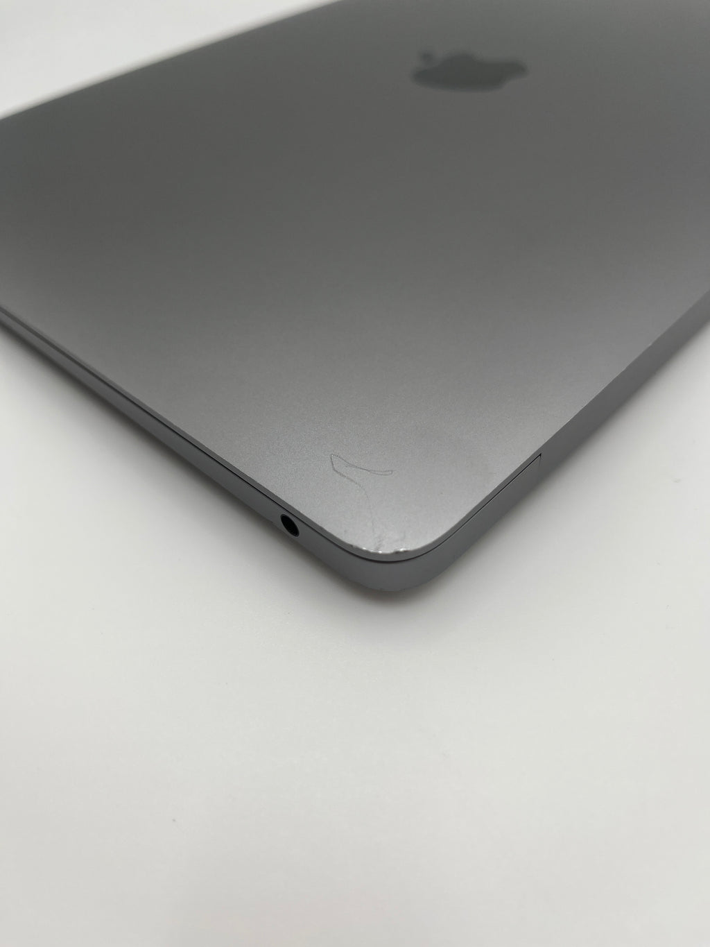 Begagnad MacBook Air 13" 2020 - M1 - 8GB - 256GB - Rymdgrå