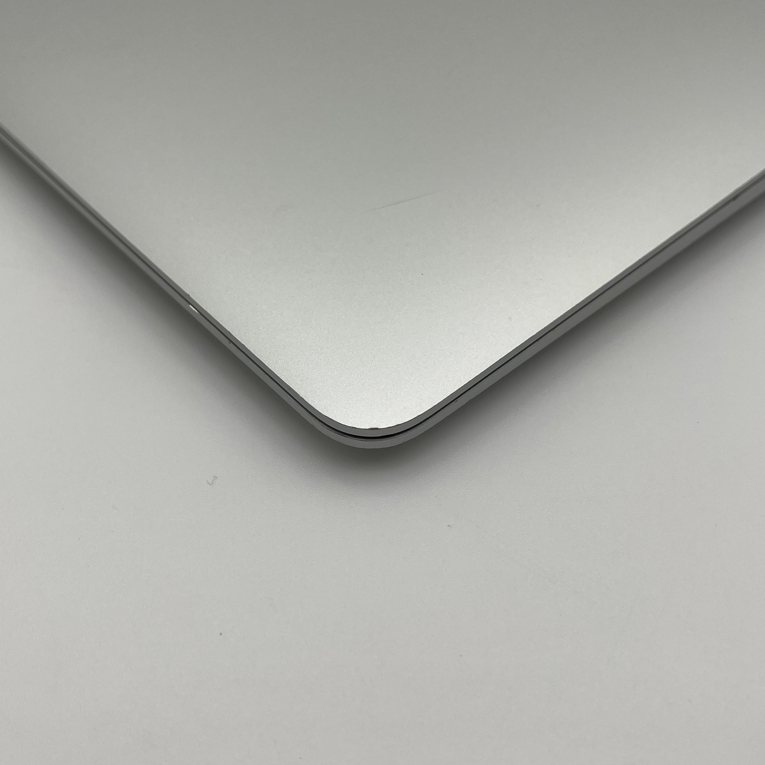 Begagnad MacBook Air 13" 2020 - M1 - 8GB - 256GB - Silver