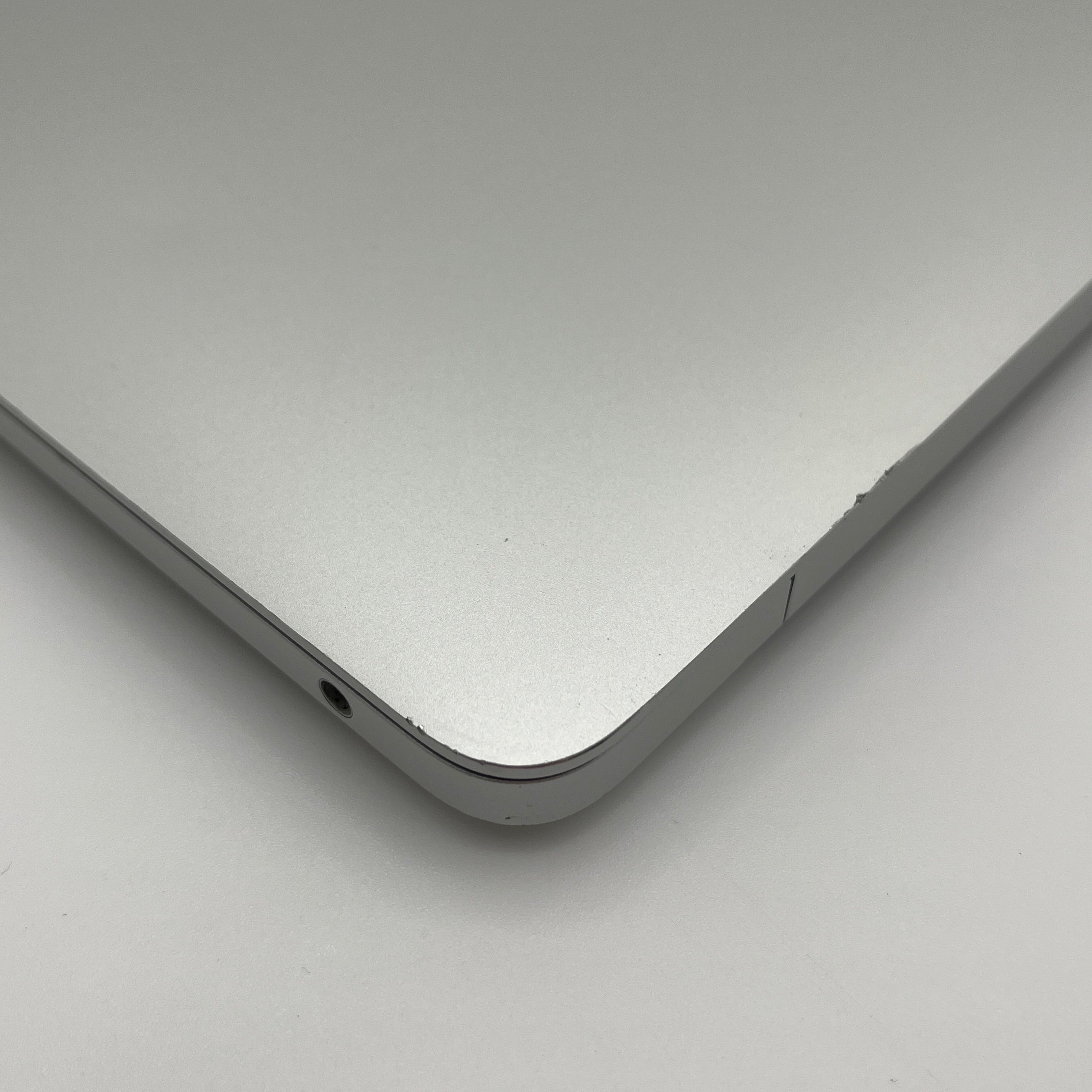 Begagnad MacBook Air 13" 2020 - M1 - 8GB - 256GB - Silver